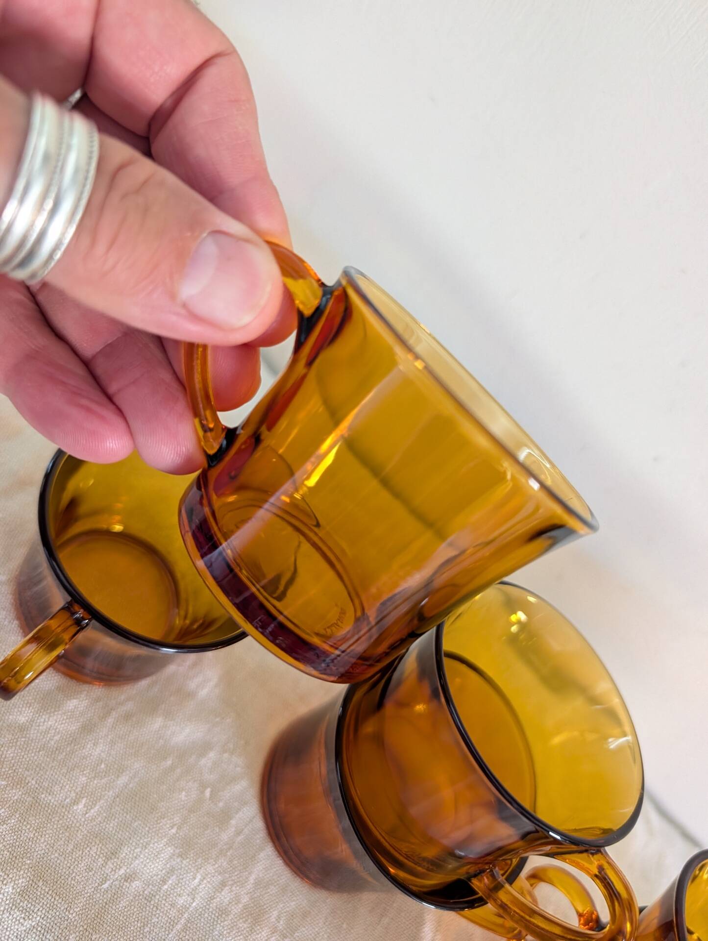 8 amber cups – golden light of the 70s