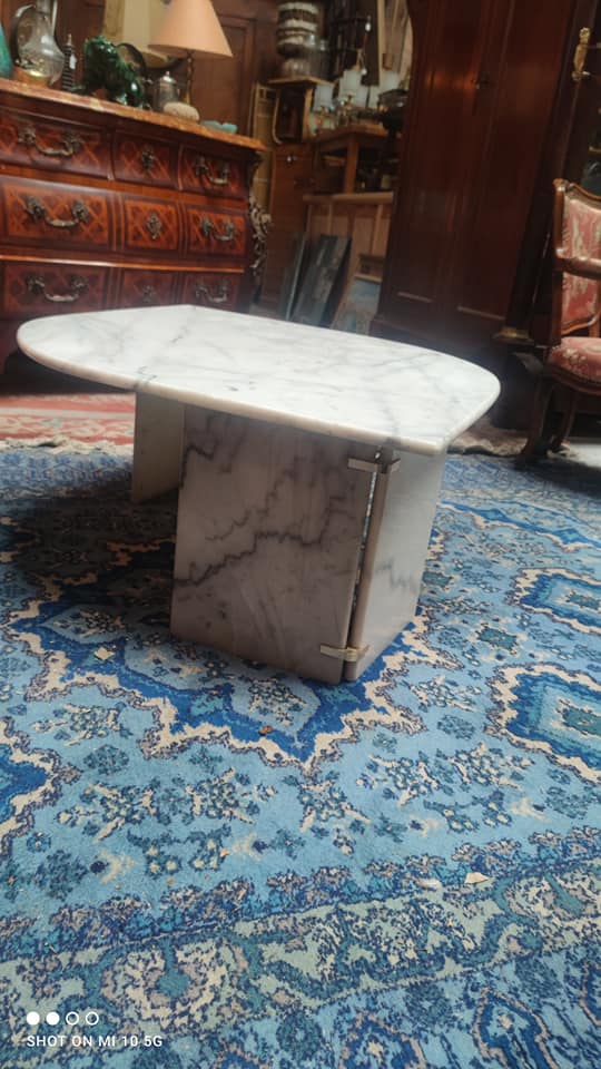 Coffee table in white Carrara marble with grey veins in the shape of an eye, circa 1970