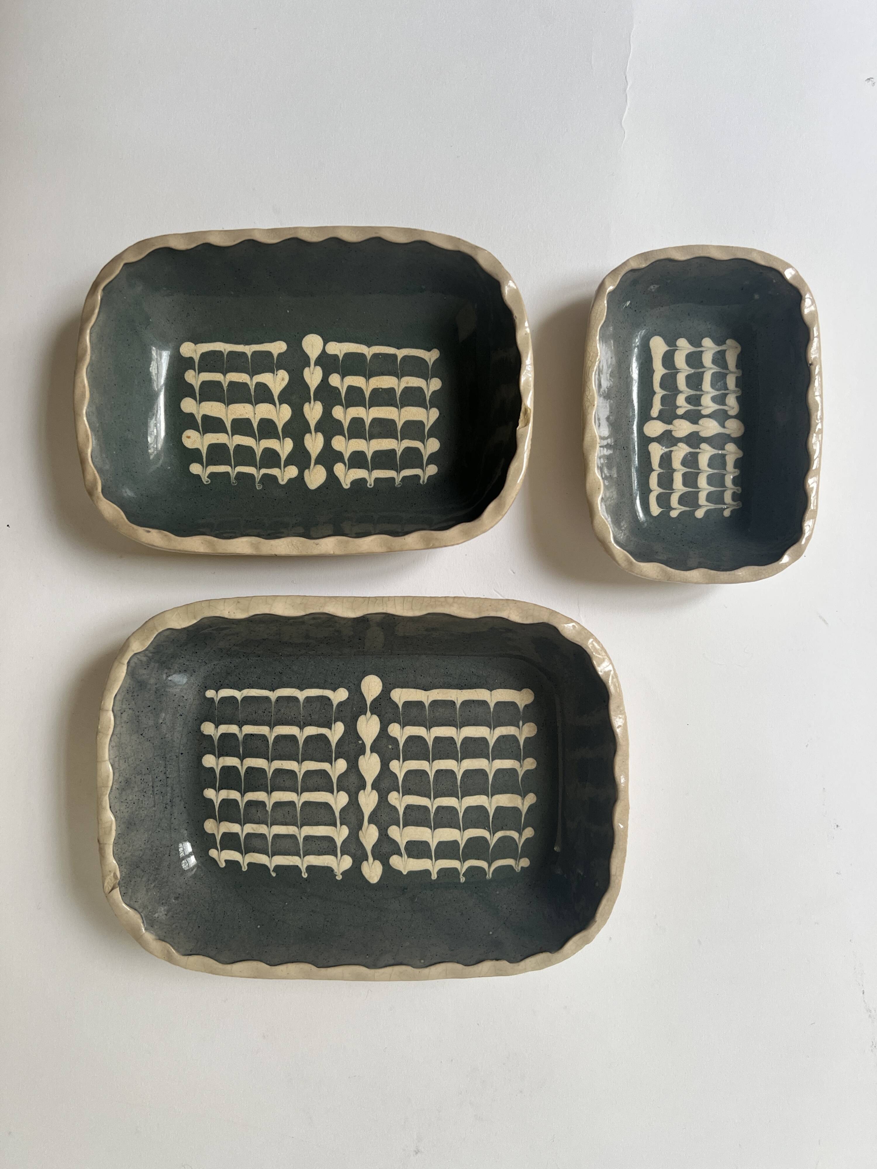 Set of 3 ramekins / serving dishes in handmade ceramic.