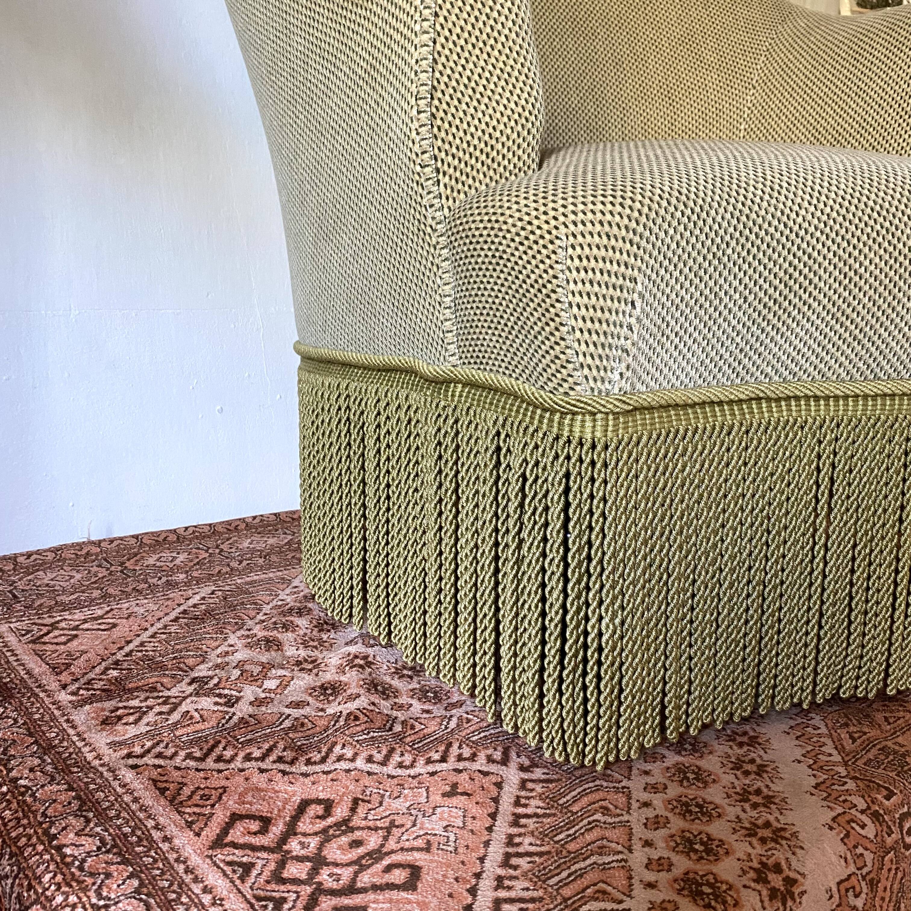 Velvet toad armchair like new