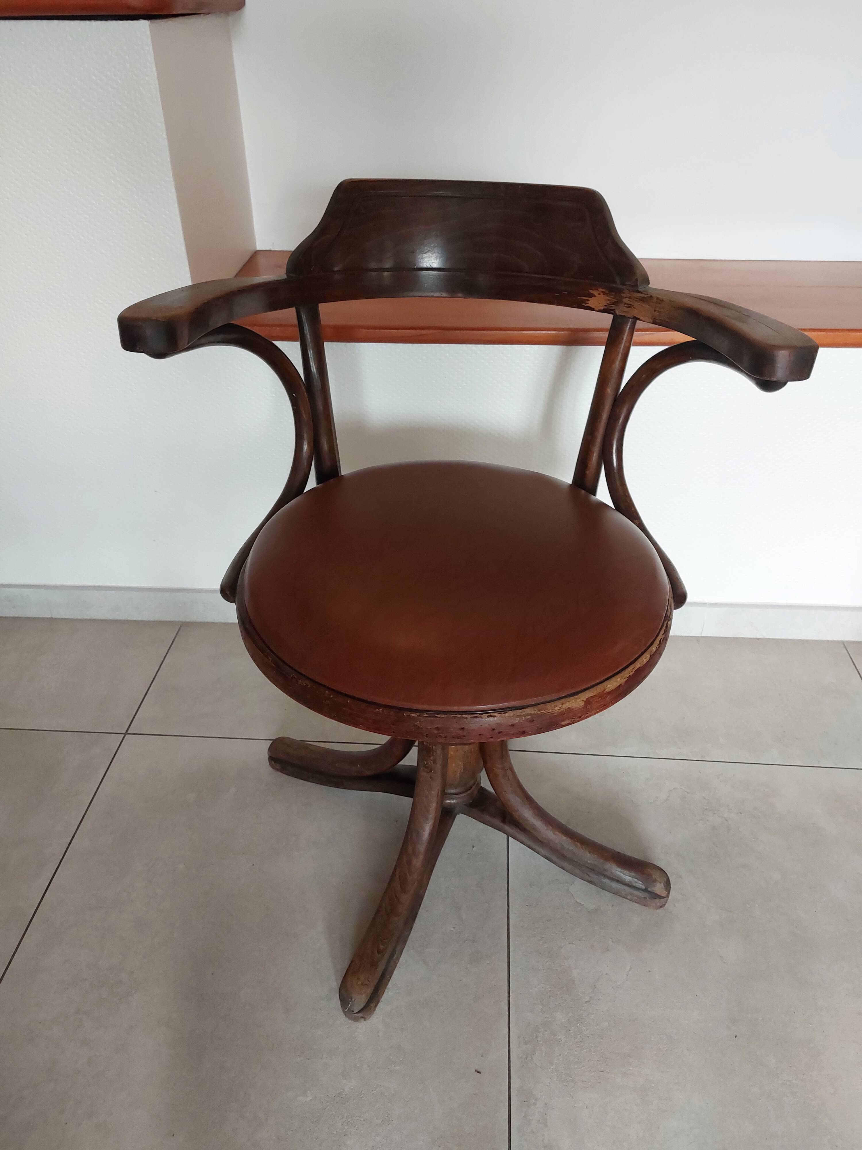 Thonet armchair, swivel, in wood and faux leather.