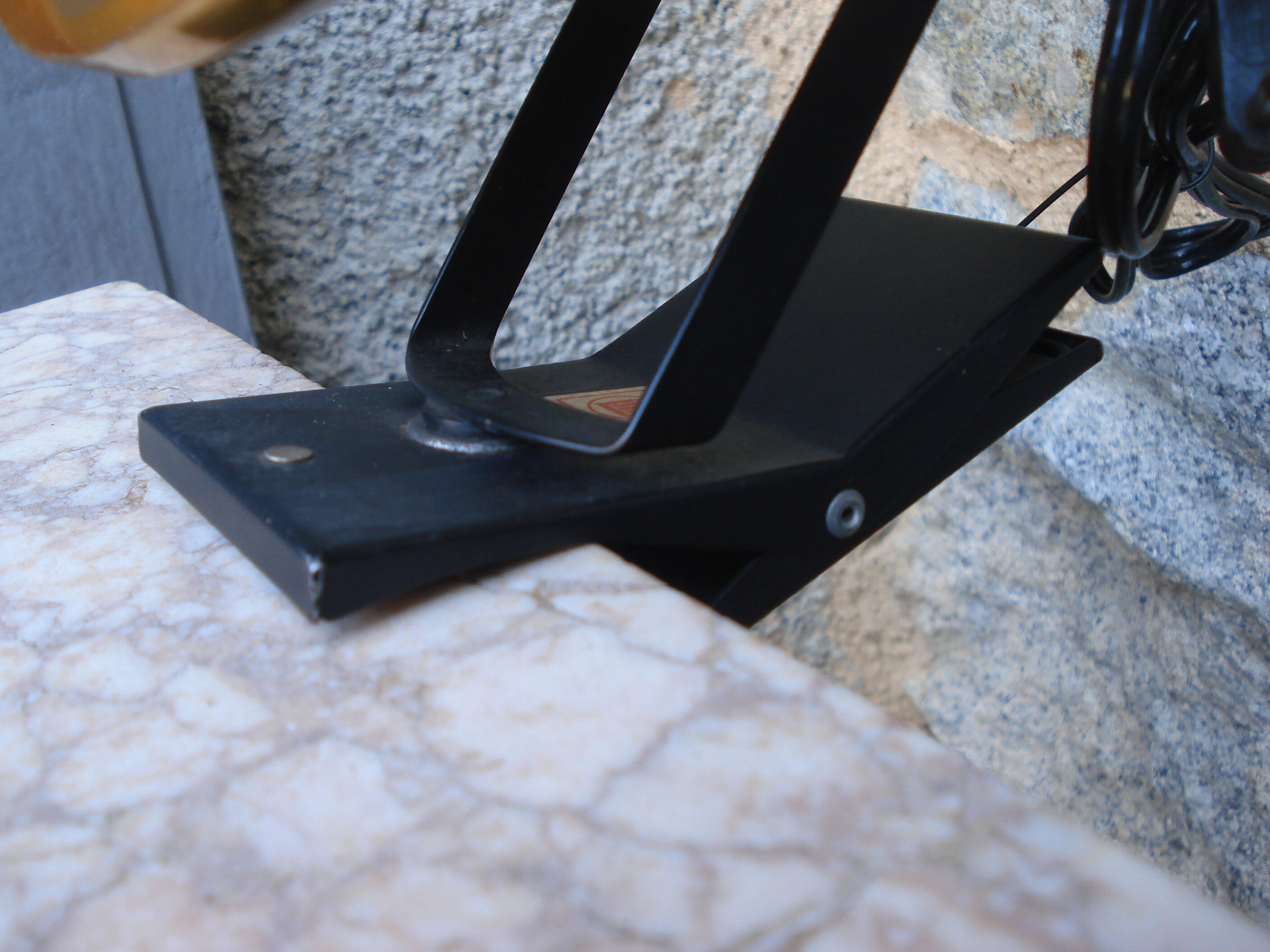 LITA 80s clip spot with golden reflector