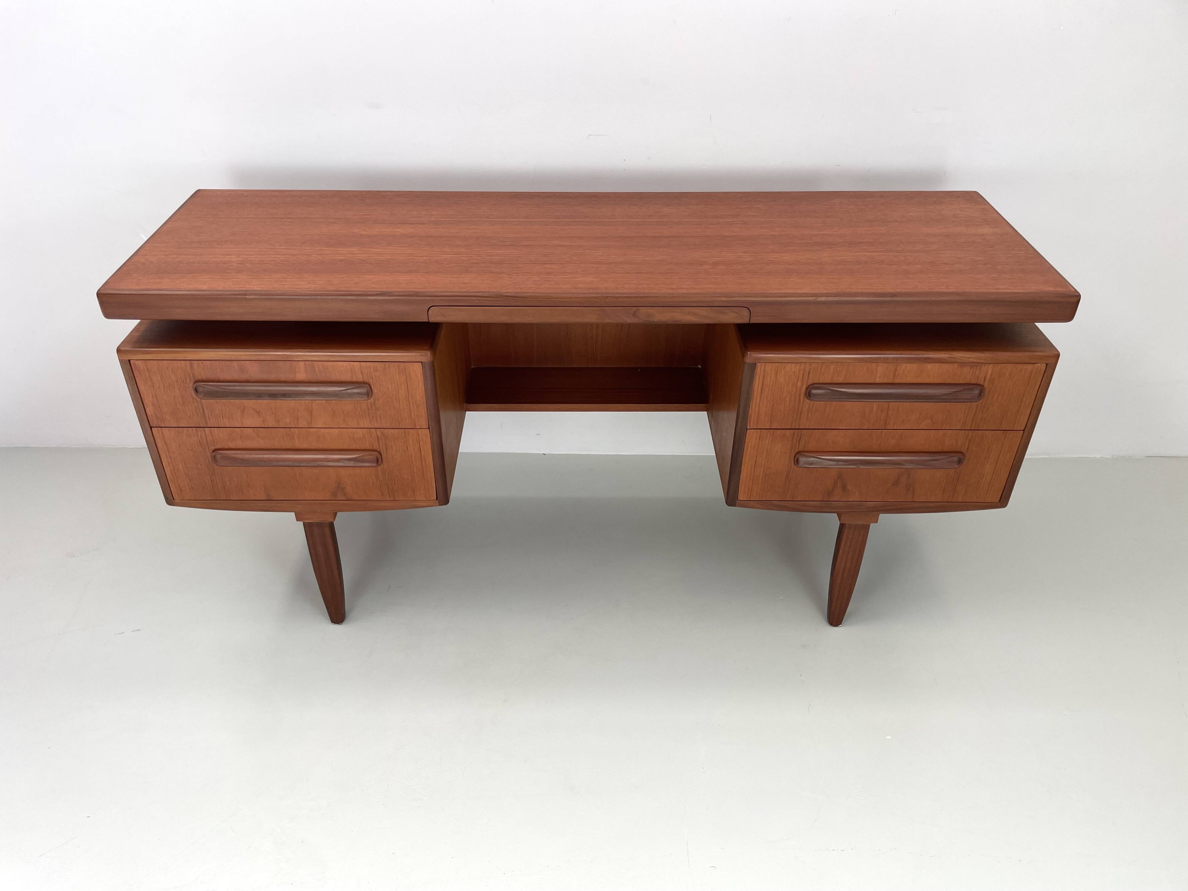 Vintage desk by V.Wilkins for G-Plan, 1960s