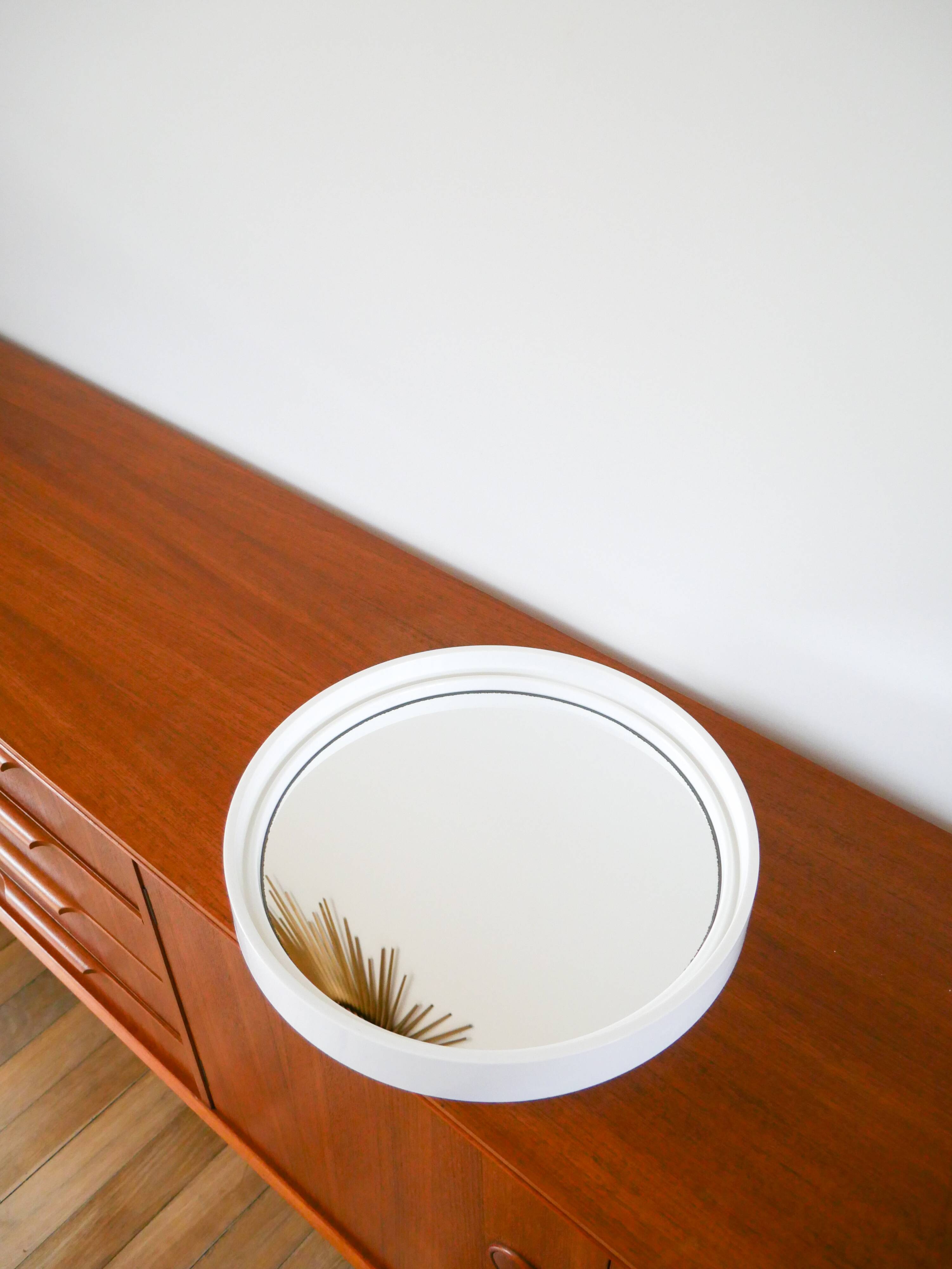 White plexi cap mirror Made in France Registered model, Design, 1970