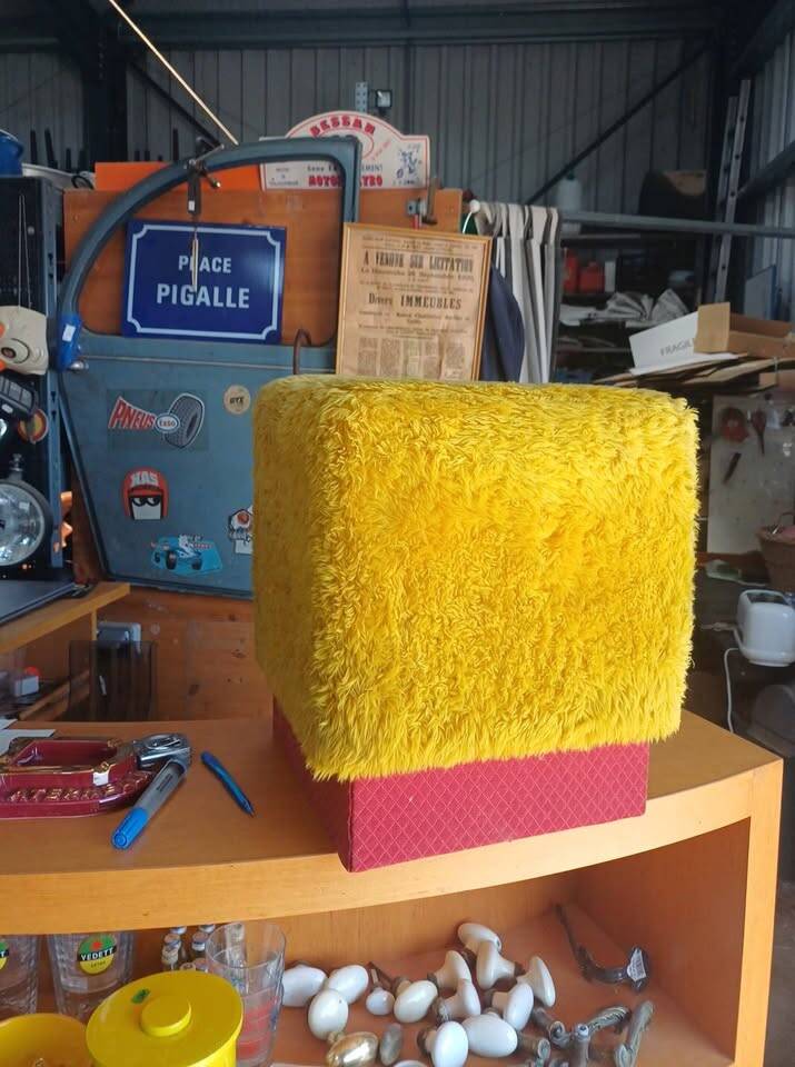60s/70s furry pouf stool