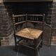 Fauteuil de coin de cheminée ancien