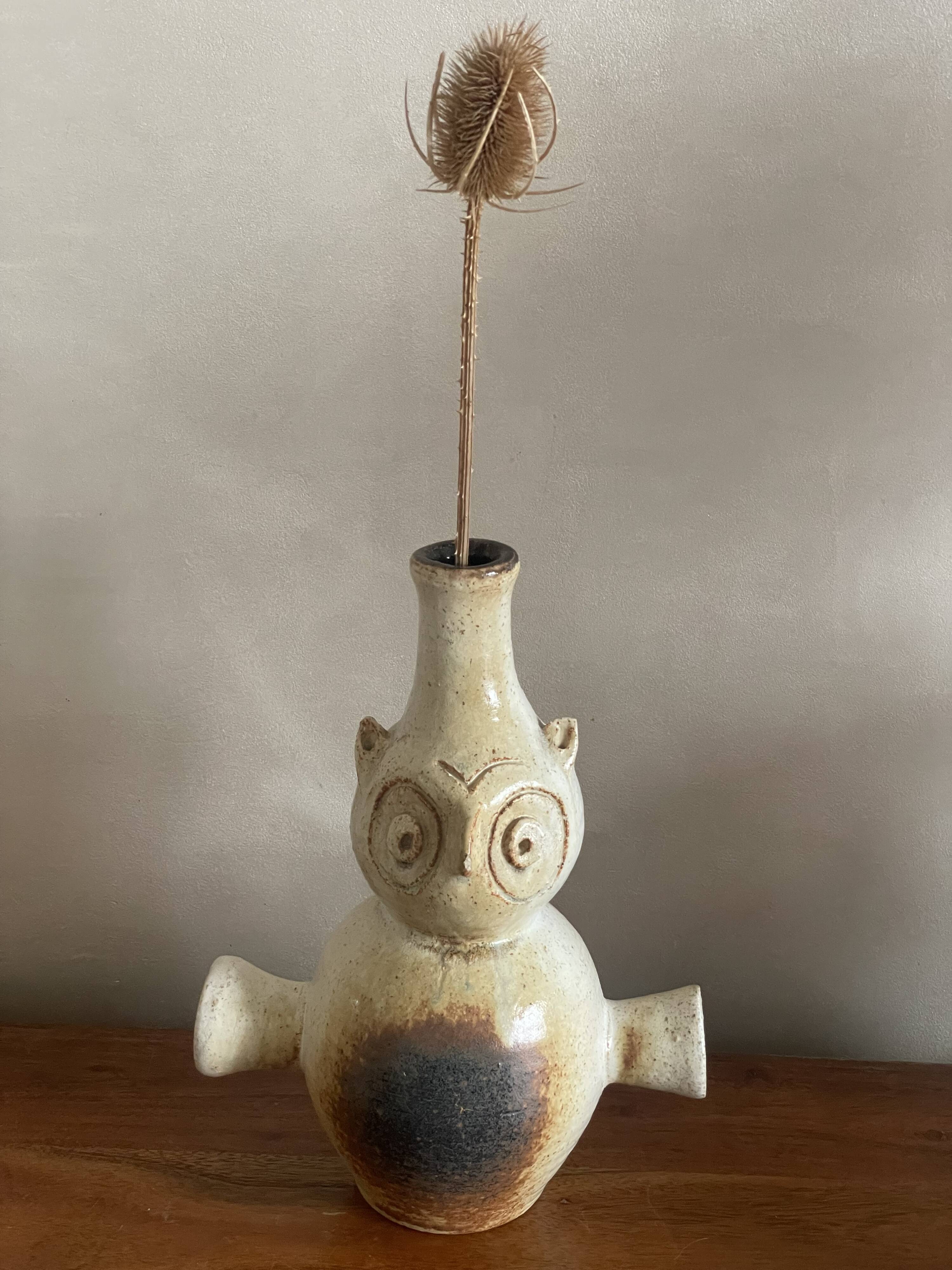 Zoomorphic owl base in sandstone