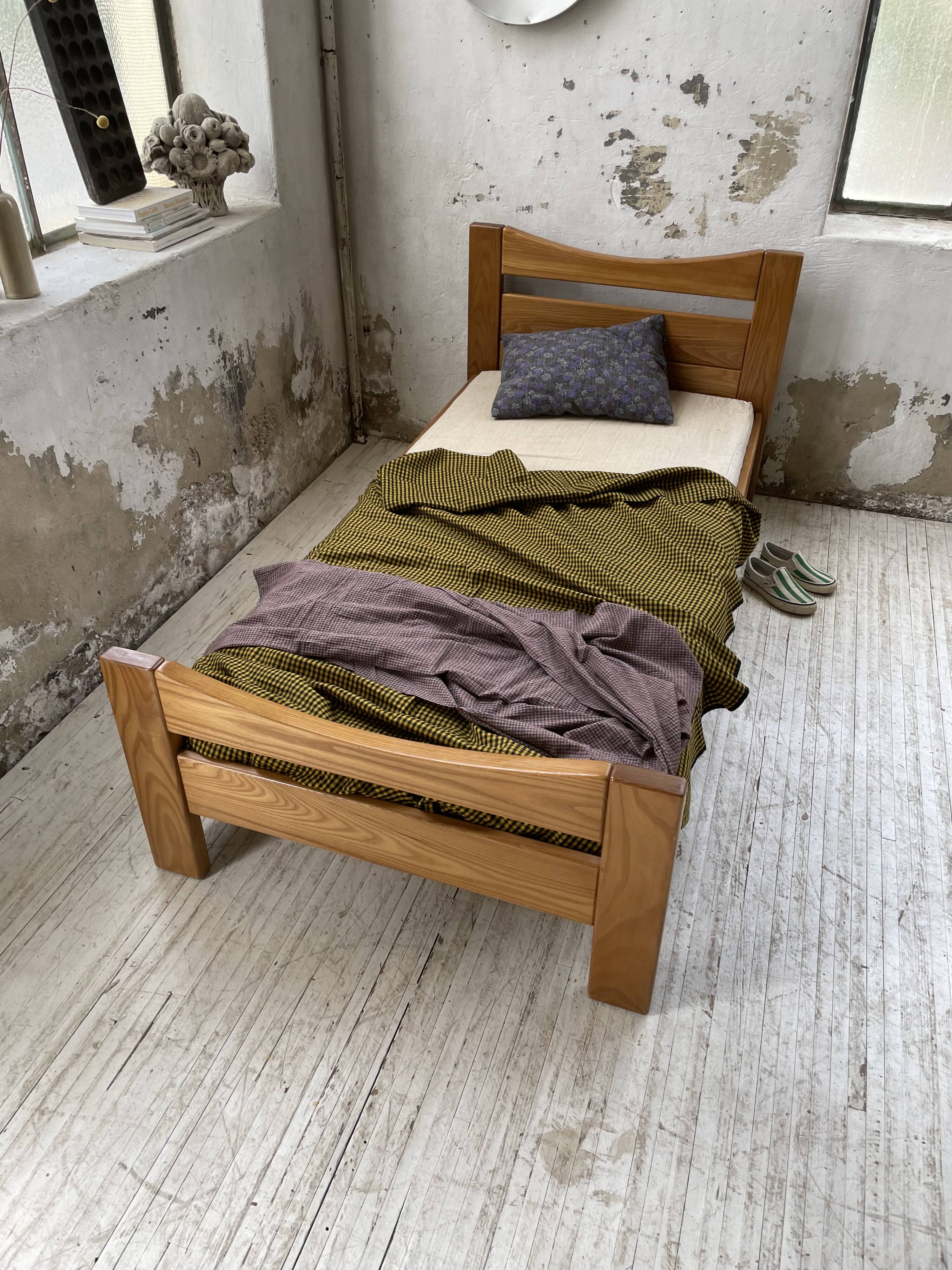 Maison Regain solid single bed