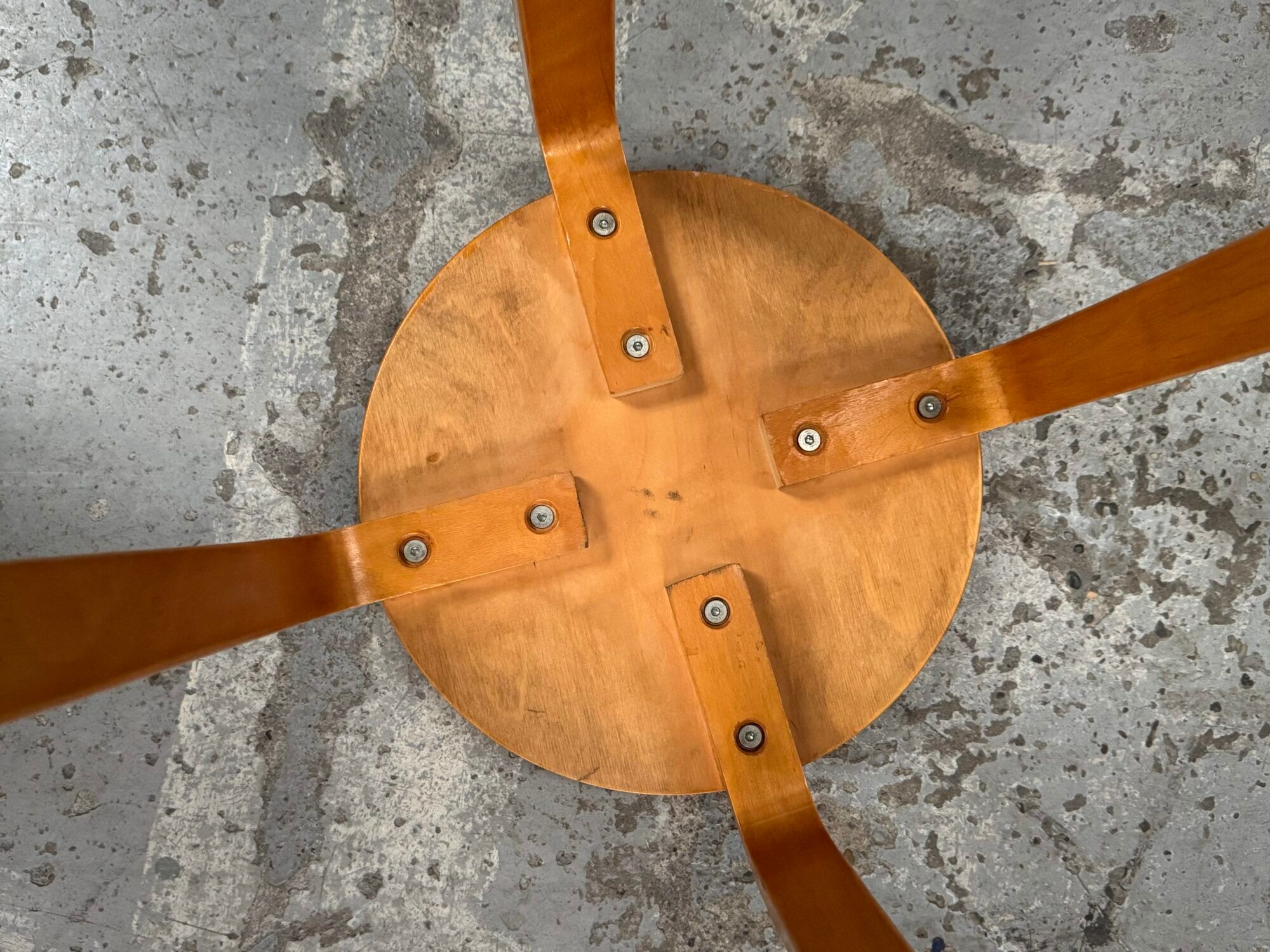 Tabouret attribué à Alvar Aalto