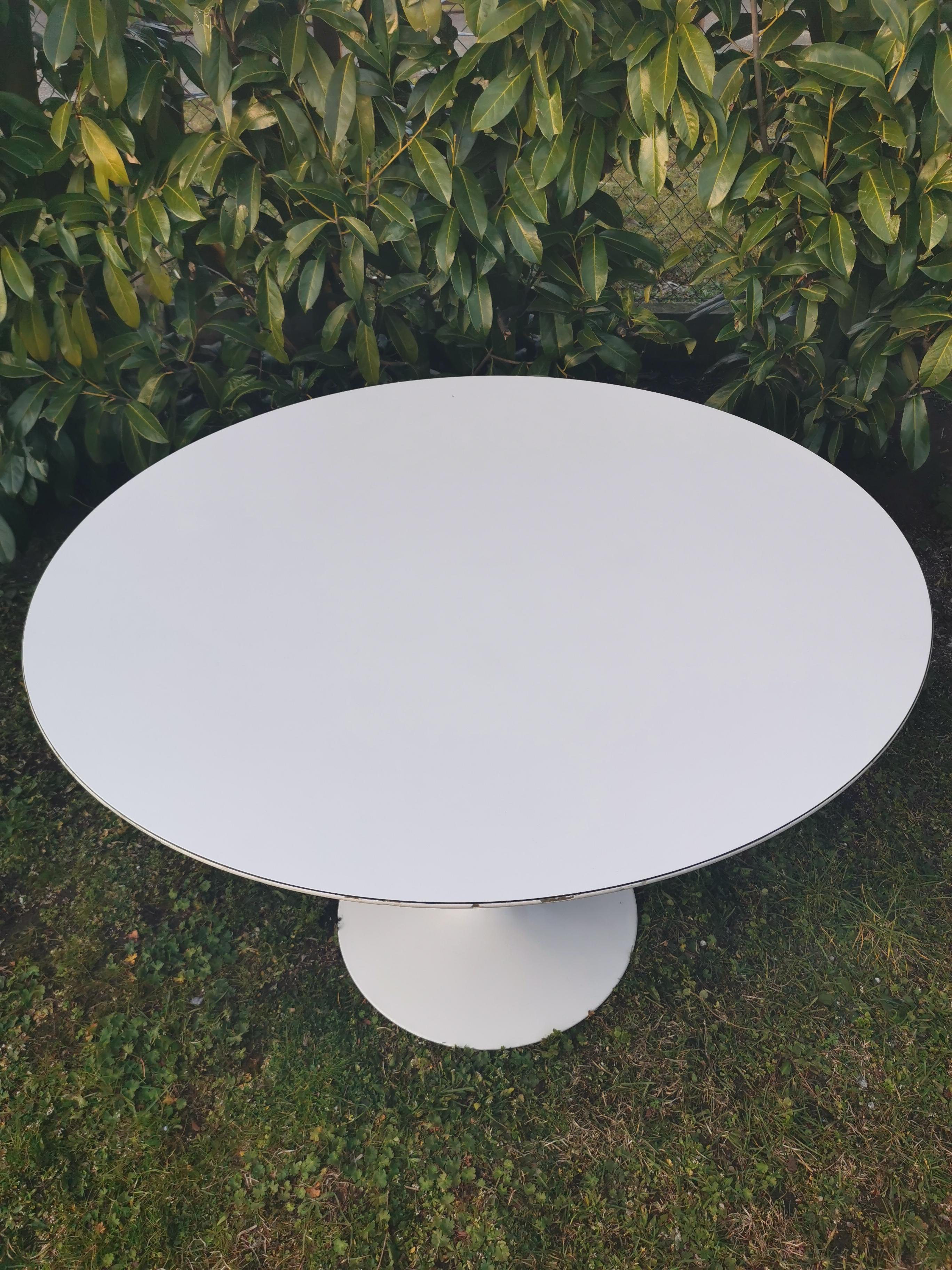 Eero Saarinen tulip table for Knoll