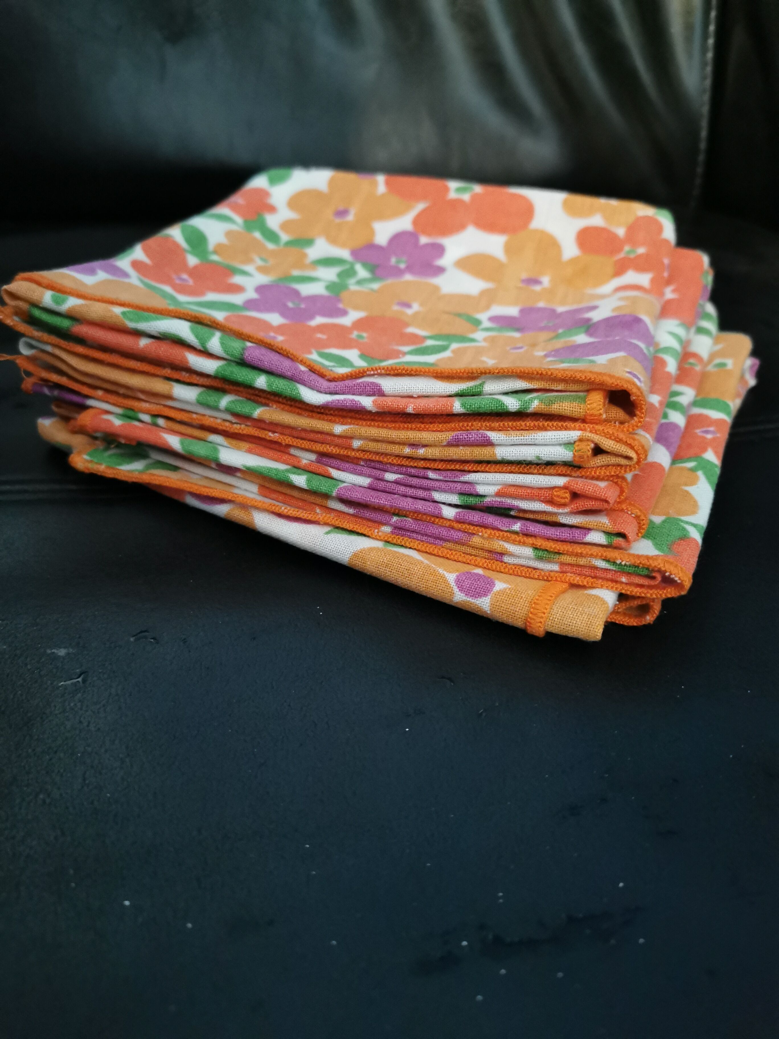 Lot de nappe et 6 serviettes de table vintage