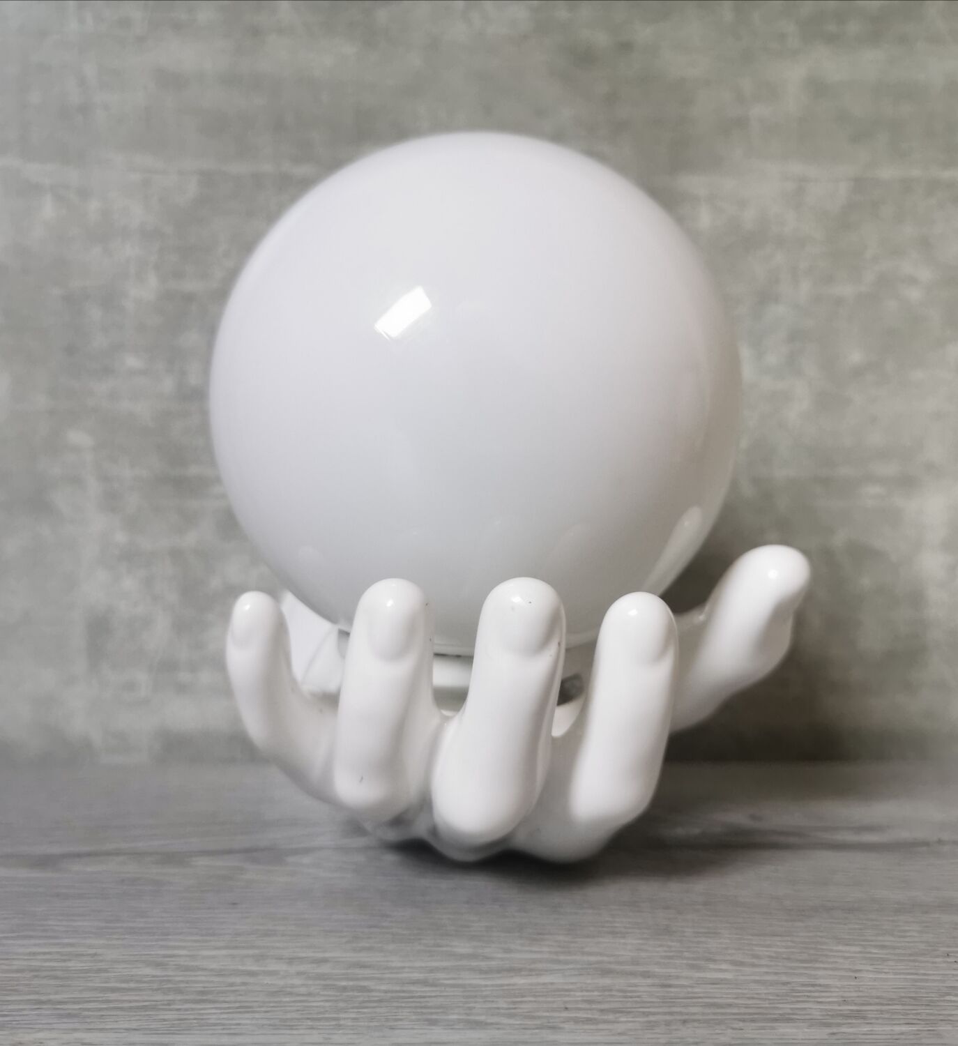 White ceramic hand wall lamp