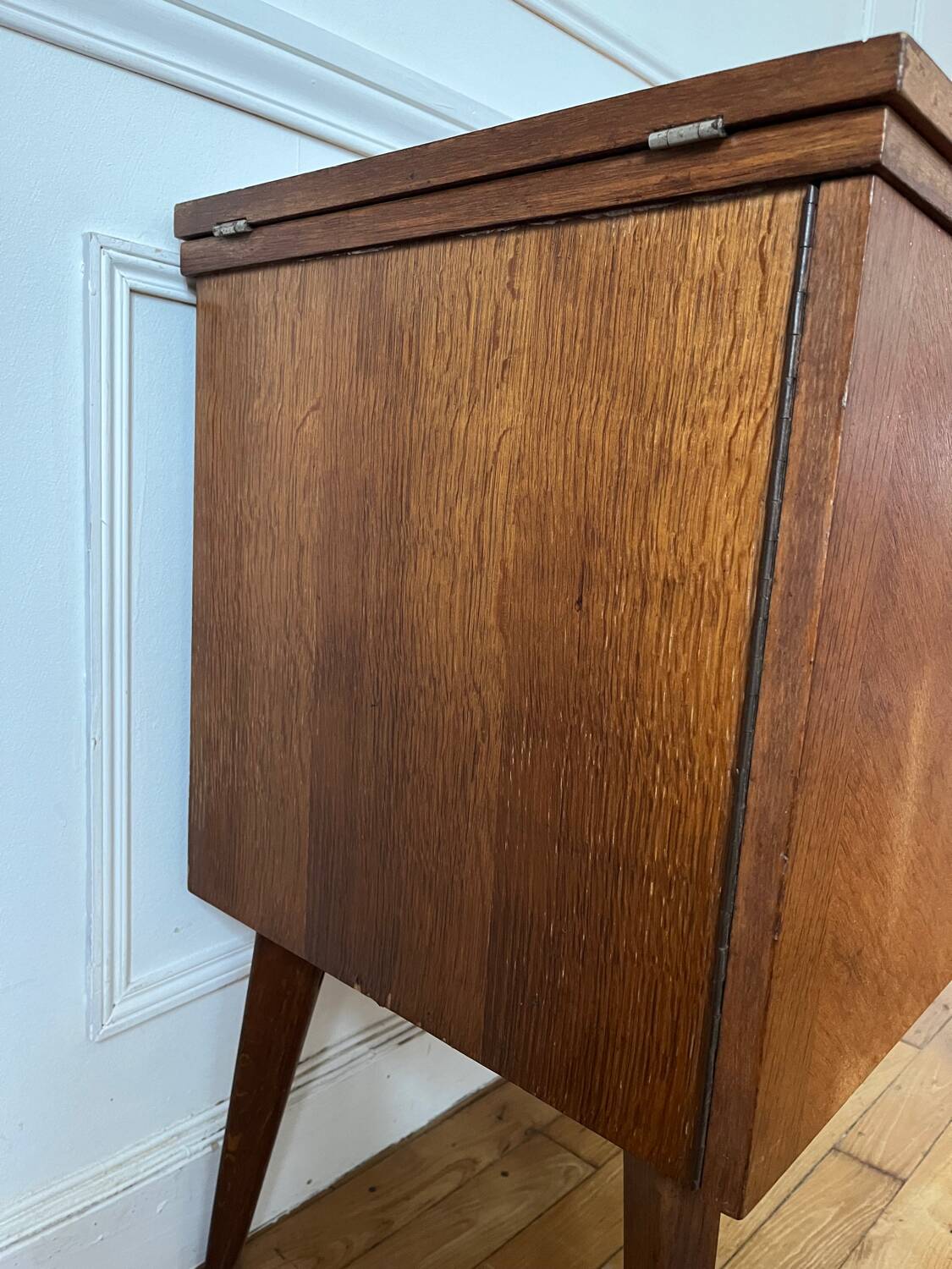 Meuble d’appoint vintage pieds compas