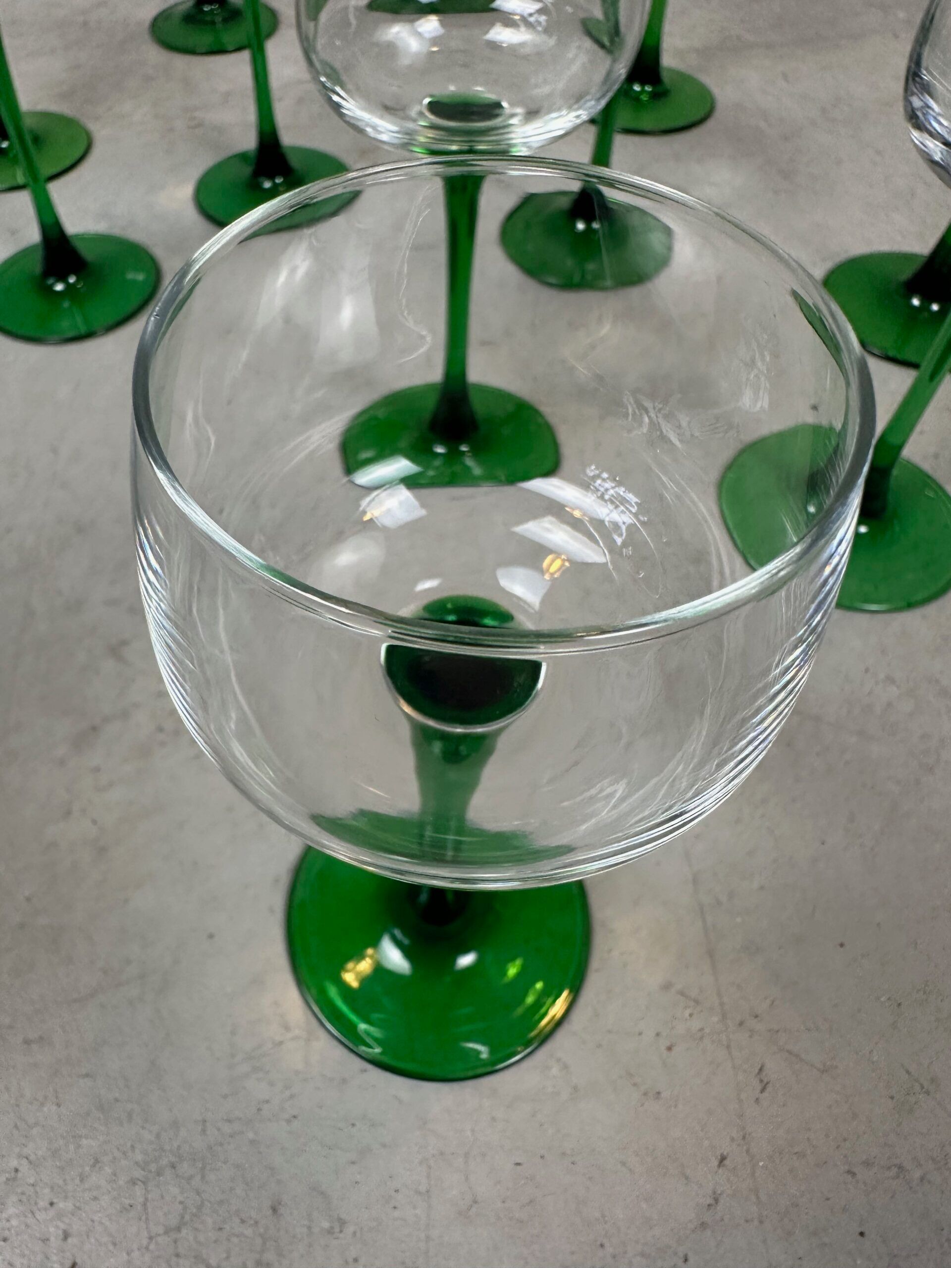 12x vintage wine glasses – Luminarc