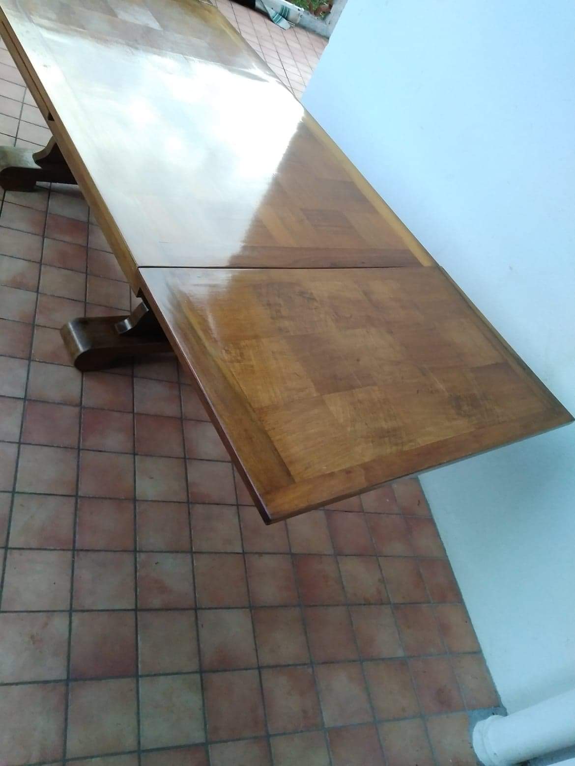 Table from the 1940s in solid oak in the style of Victor Courtray.