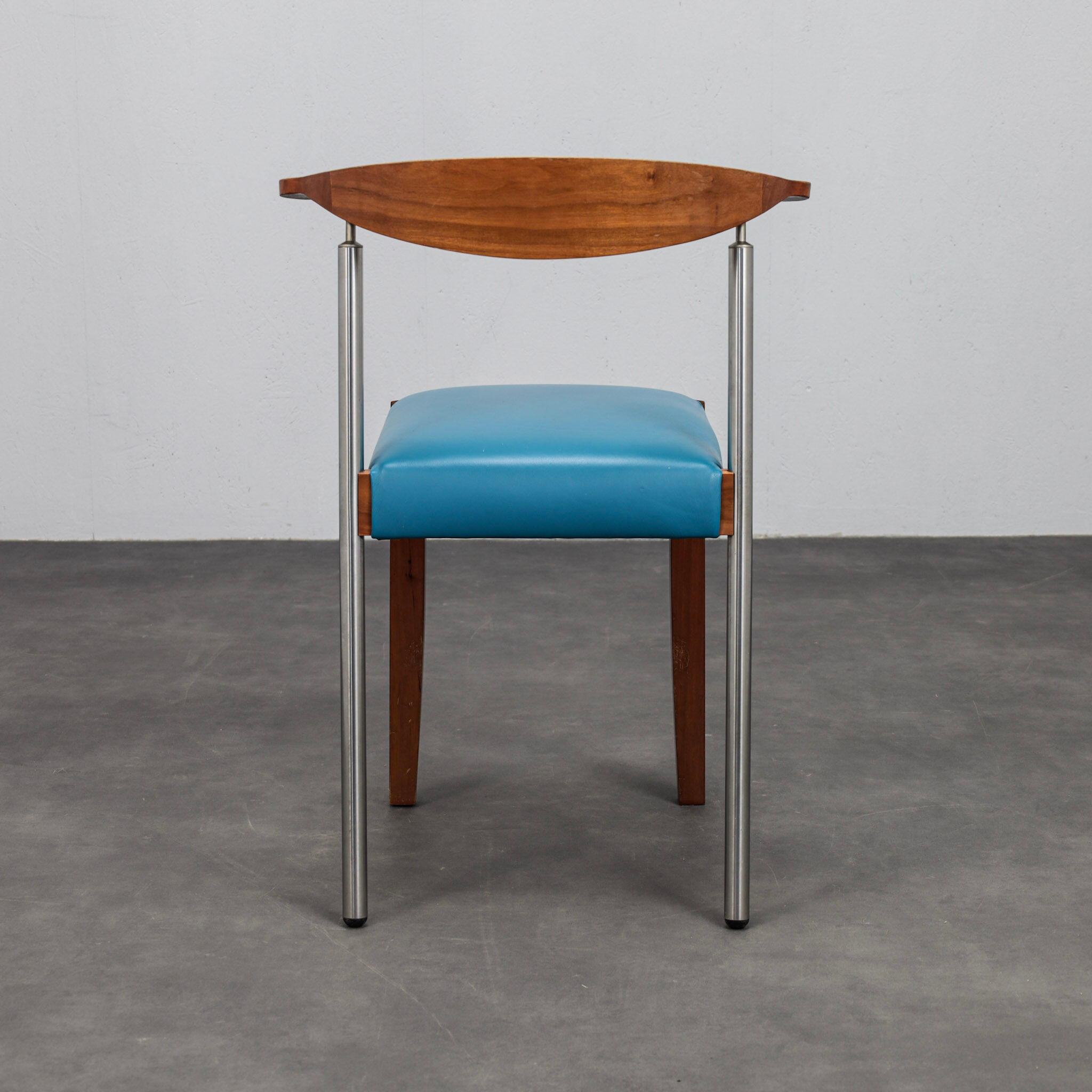 Ensemble de 4 chaises de salle à manger en cuir postmodernes, Italie, années 1990.