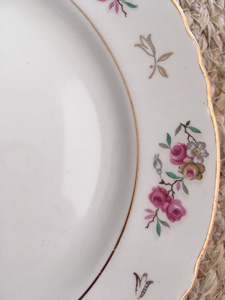 Set eight flowery dessert plates