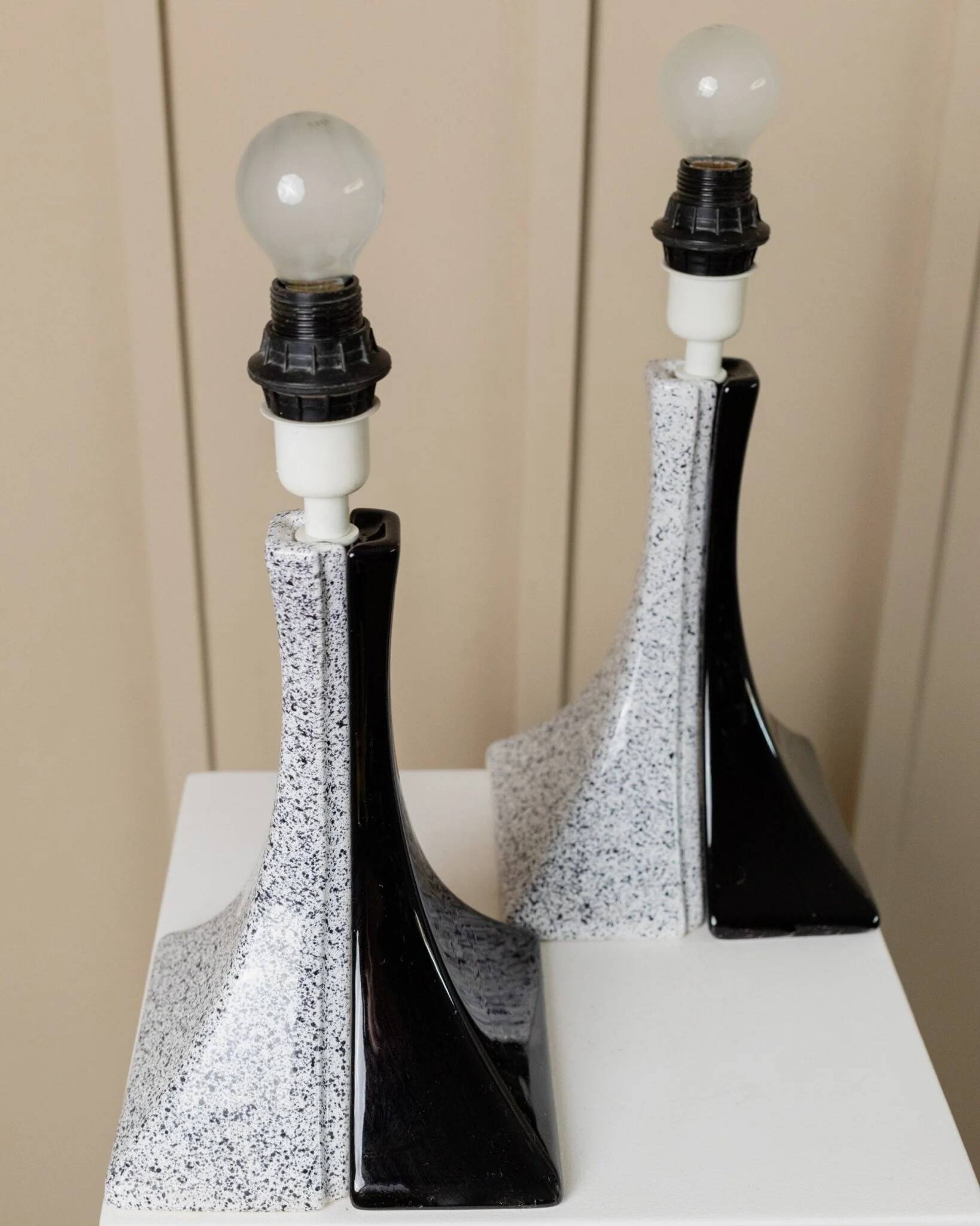Pair of Handmade Ceramic Lamps in Black and White, 1980s Memphis-Style Italian Retro Bedside Lights