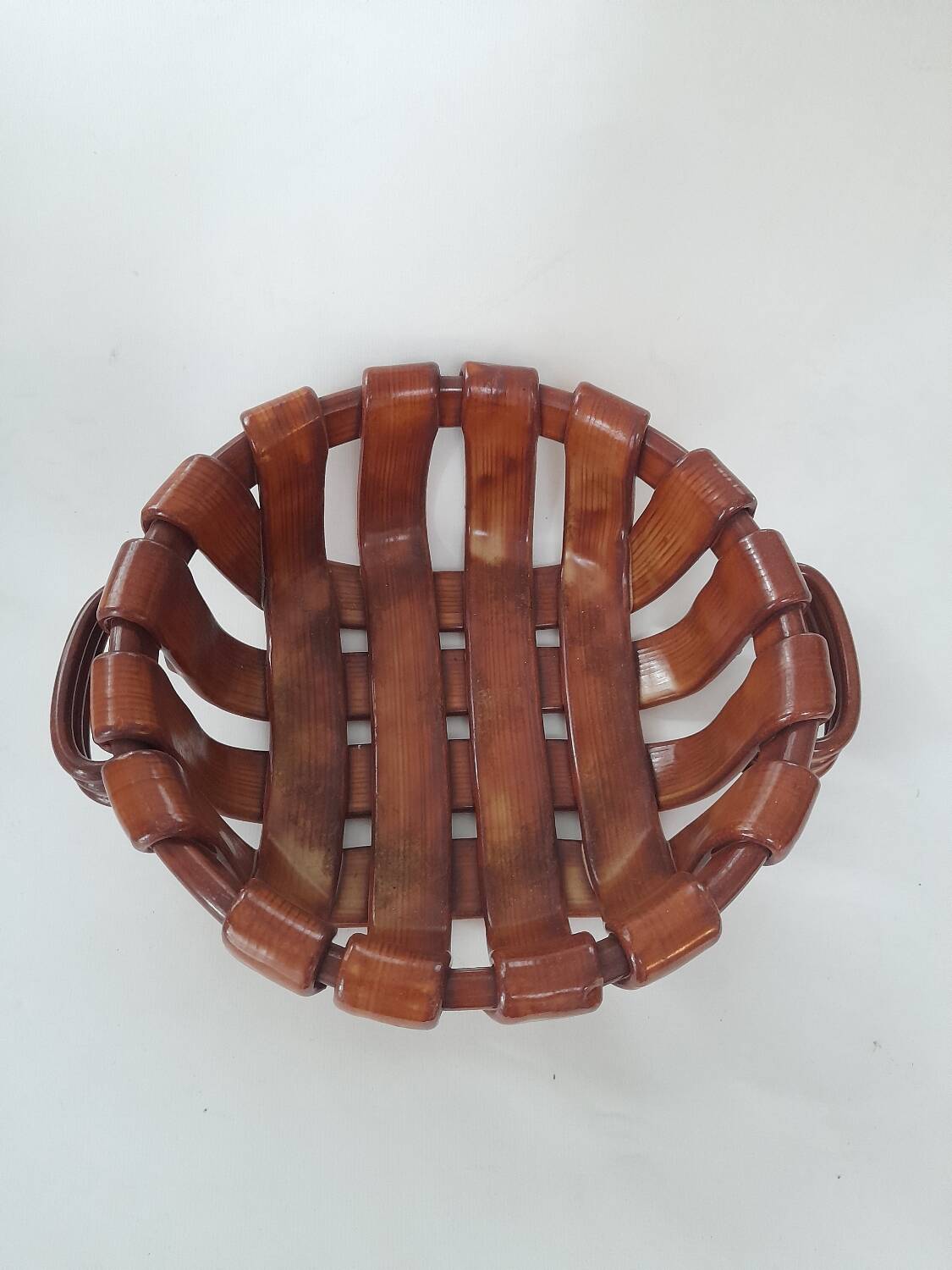 Braided ceramic bowl imitating leather