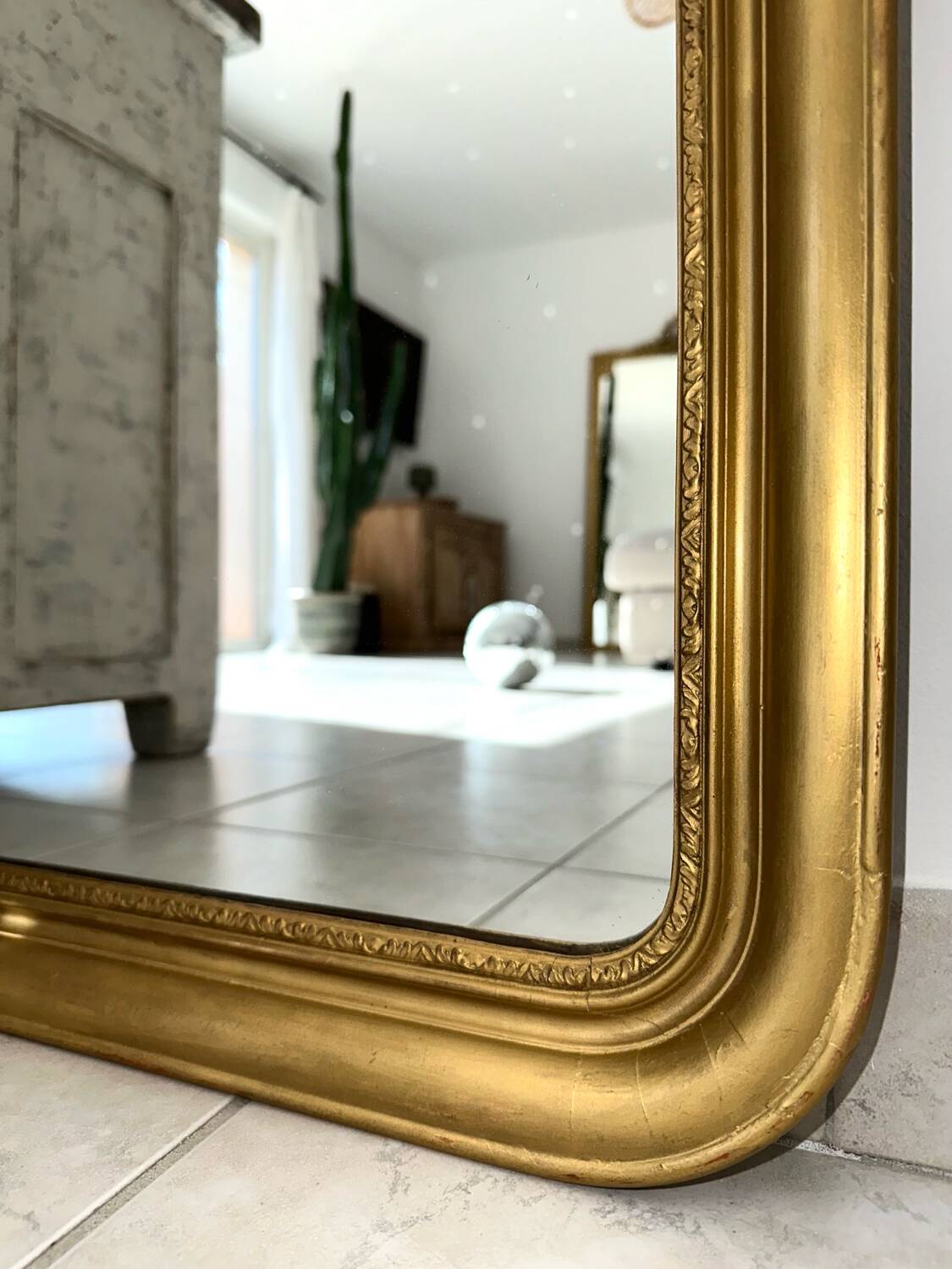 Antique Louis-Philippe mirror from the 19th century.