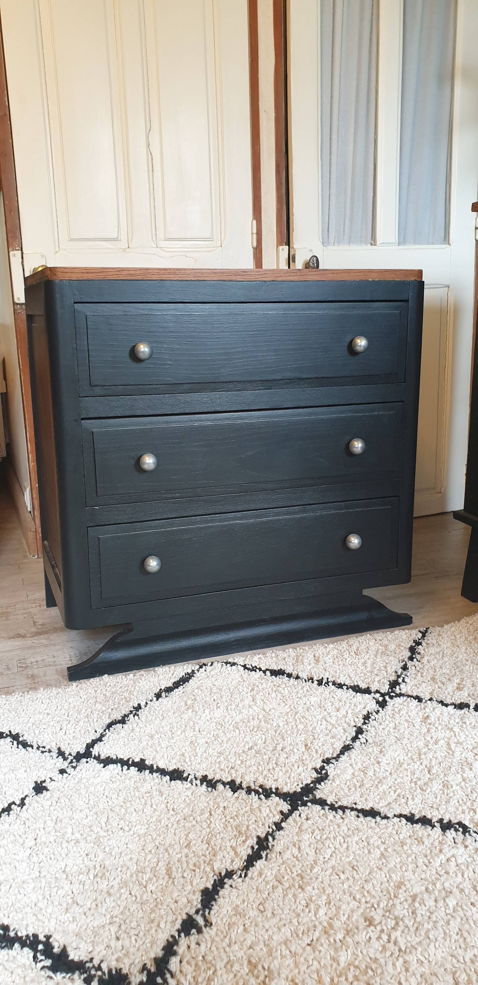 Solid wood chest of drawers