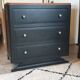 Commode en bois massif