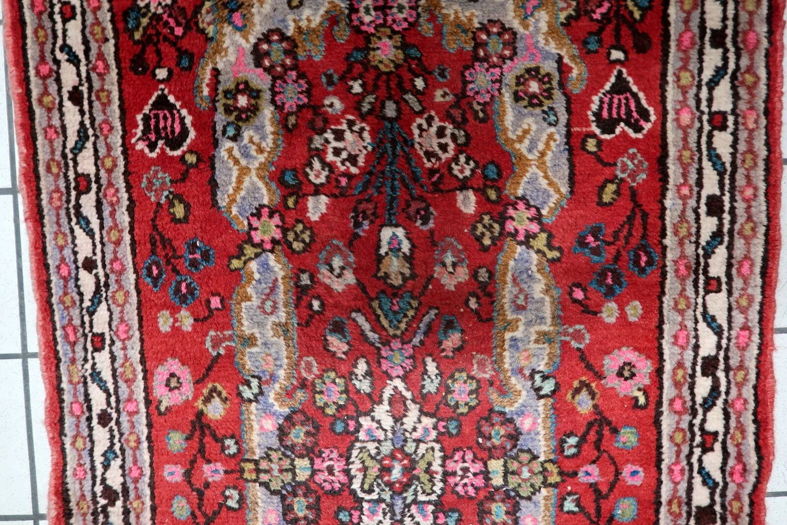 1920s handmade antique wool floral medallion rug, red, 87 × 151 cm - 1C1297