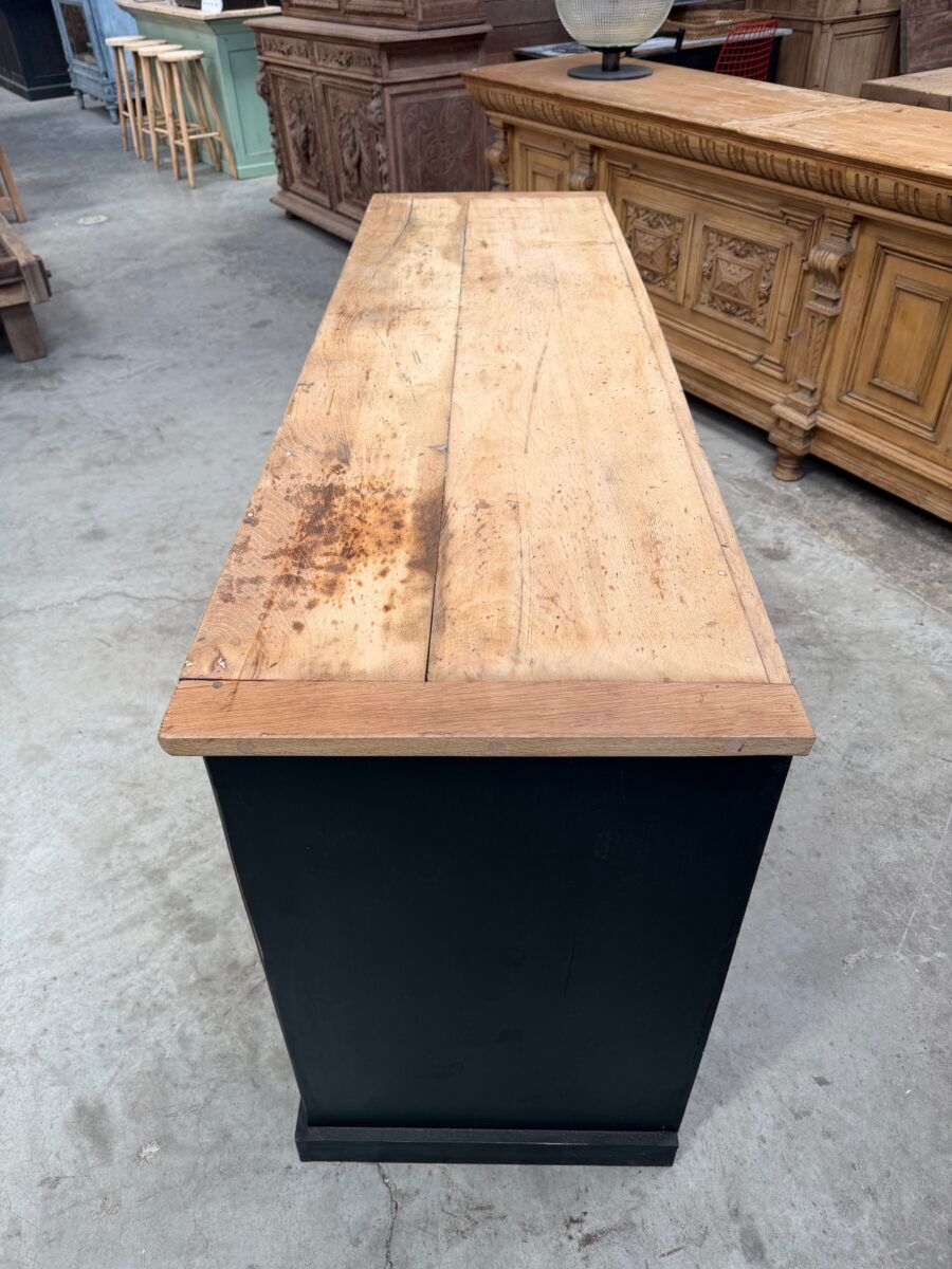 Workshop furniture with 24 drawers from the early 20th century.