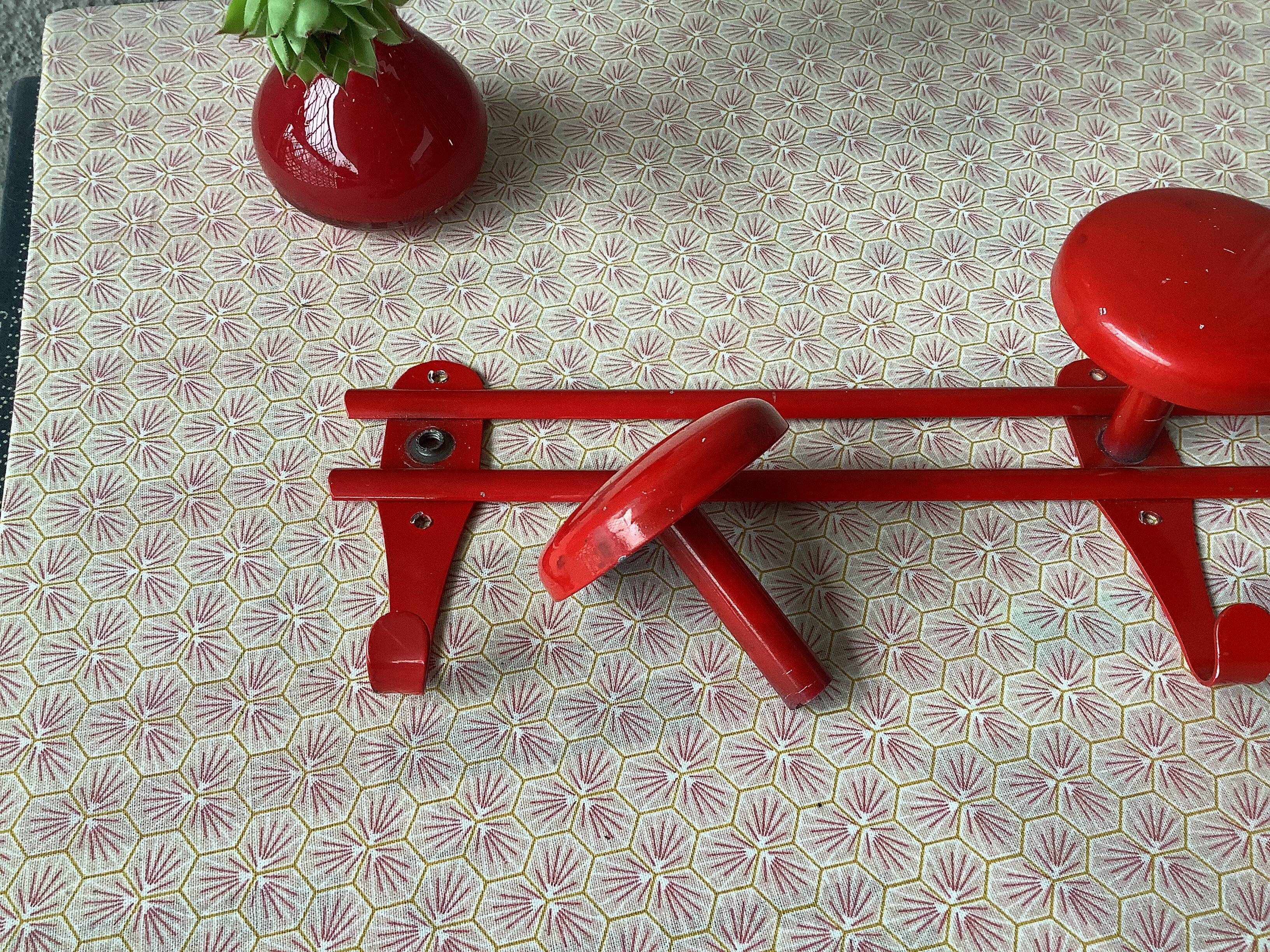 Patères vintage métal laqué rouge, années 70