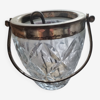 Ice bucket with pliers