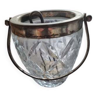 Ice bucket with pliers