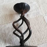 Rusty twisted candle holder for round candles