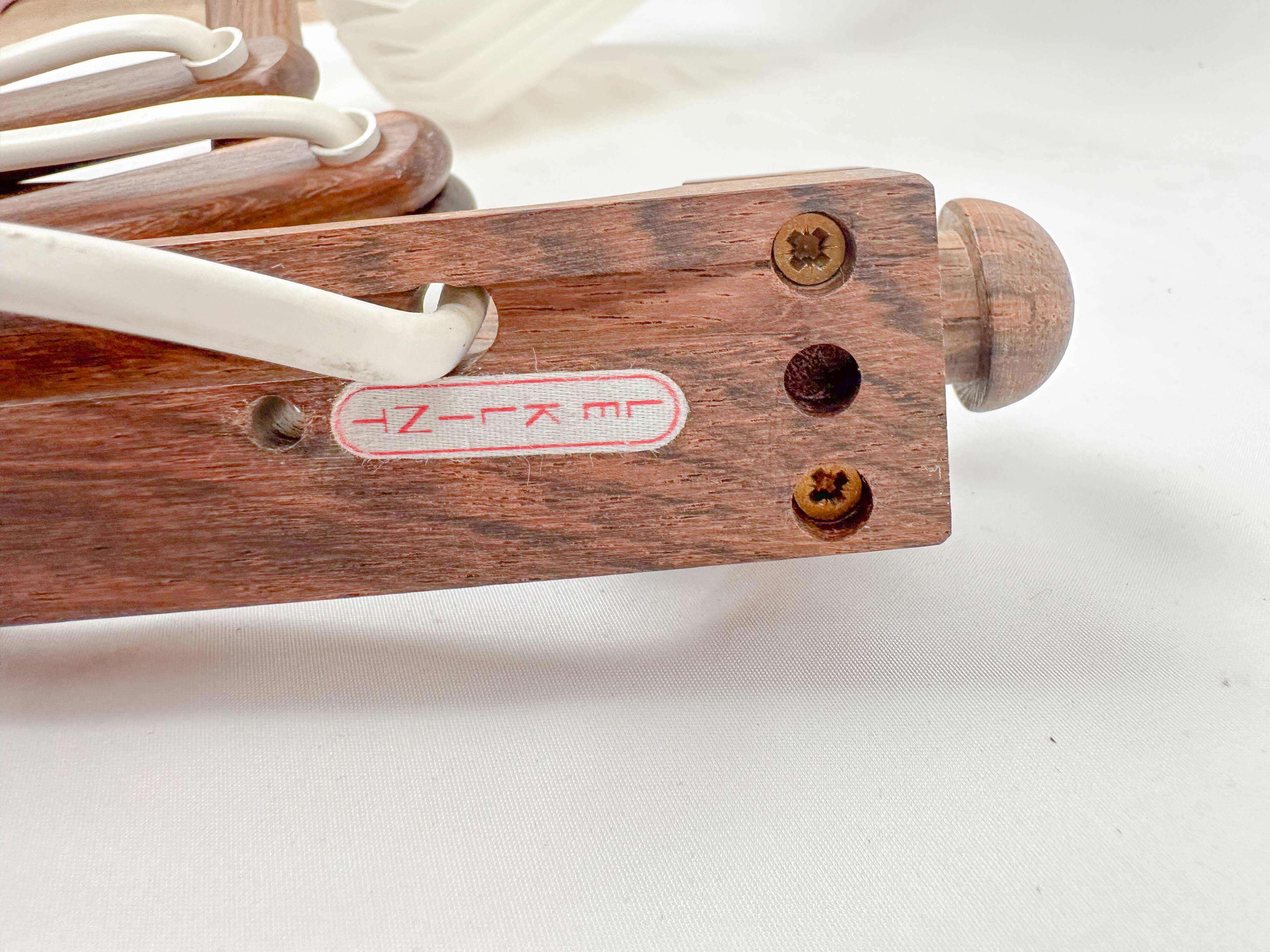 Le Klint - Teak wall lamp by Erik Hansen | 1950s