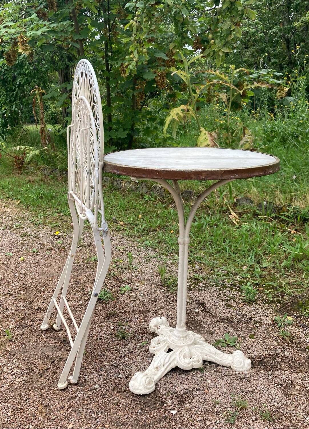 Foldable medallion garden chair from the 20th century in wrought iron with Heart motifs