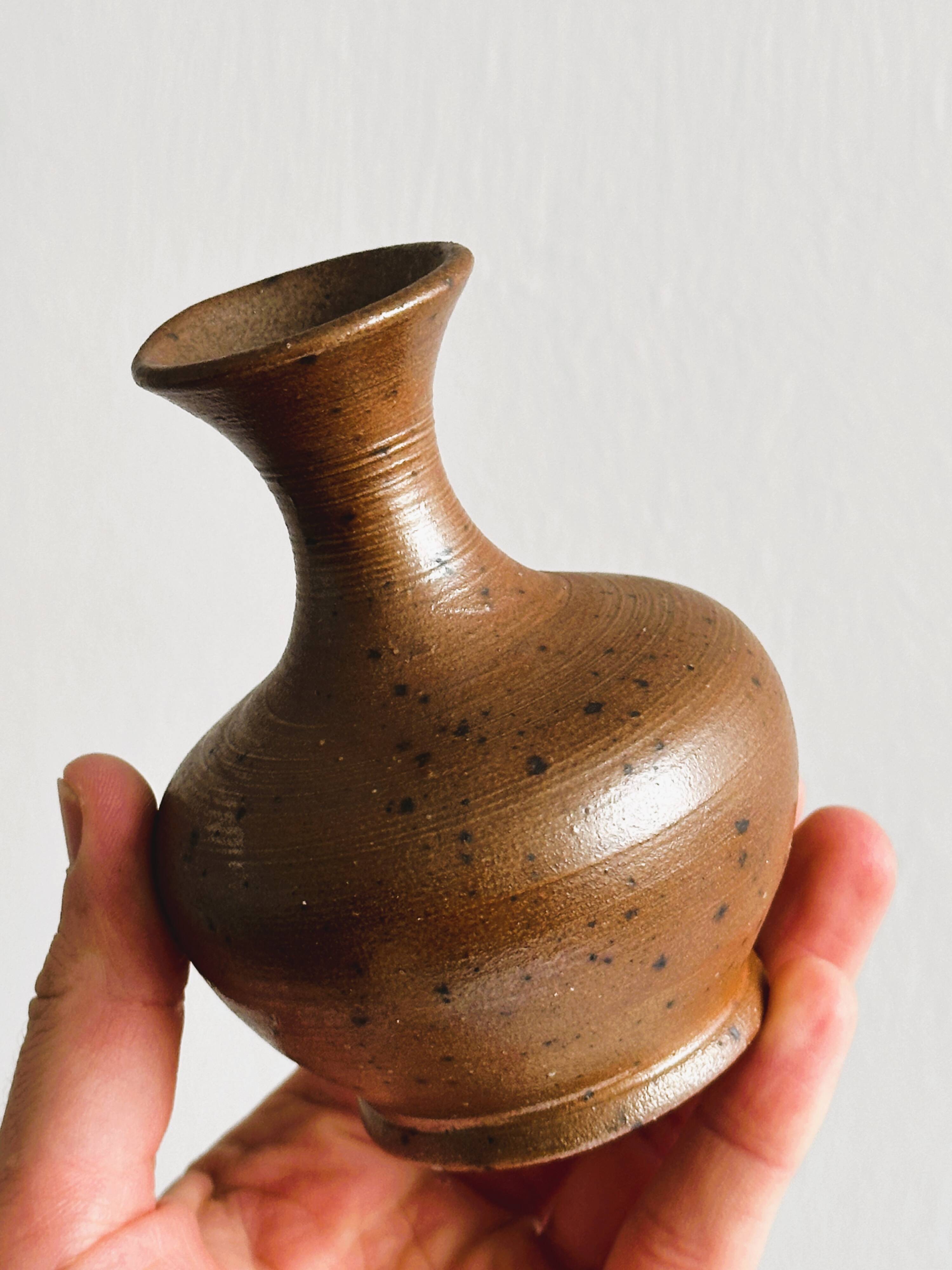 Small sandstone vase, old soliflore
