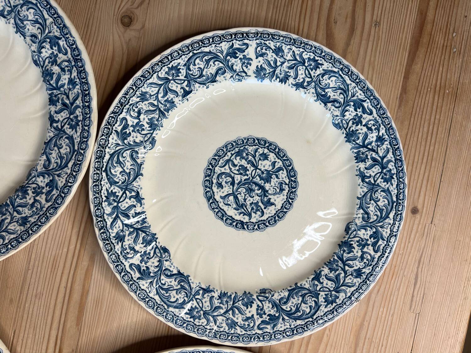 6 flat plates Gien garlands, 1937
