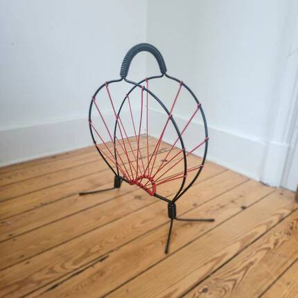 Vintage black metal magazine rack with red scoubidou - 1960s