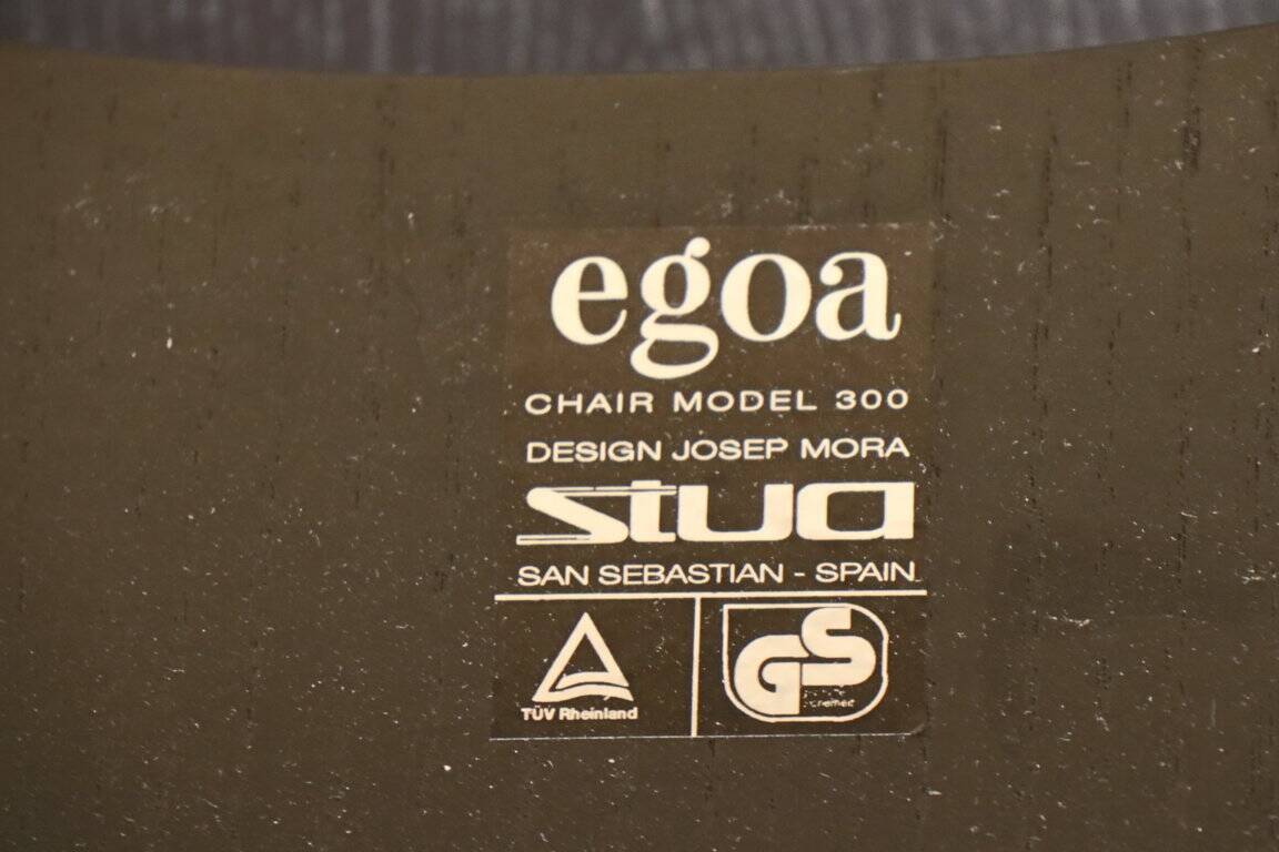 Série de 6 chaises EGOA 300 par Josep Mora - 1980