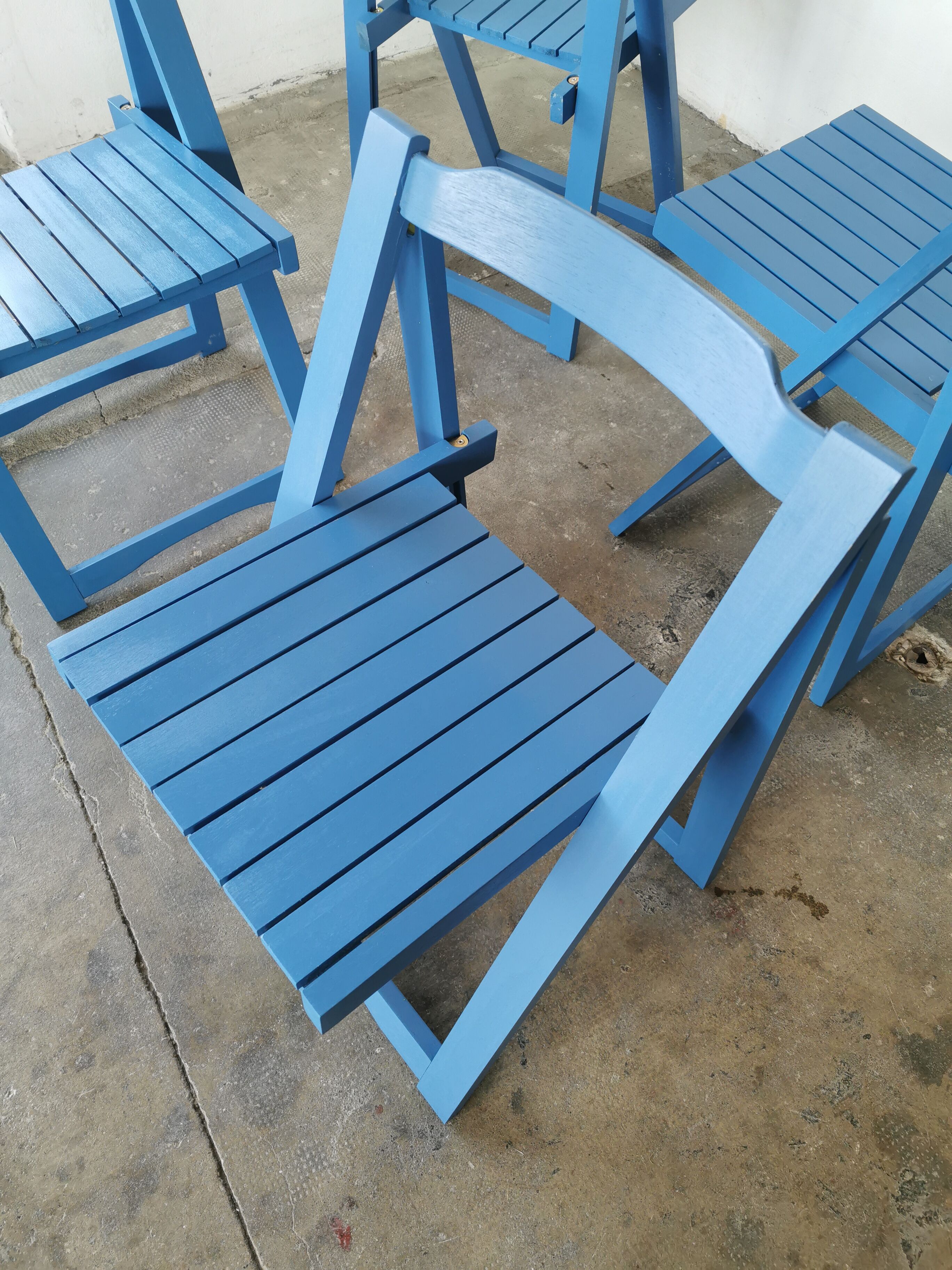 Set of 4 vintage folding chairs
