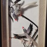Adorable Paire de tableaux oiseaux à relief Chinois Asiatique Réalisés en Plume Vintage