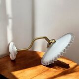 Applique en opaline blanche inclinable