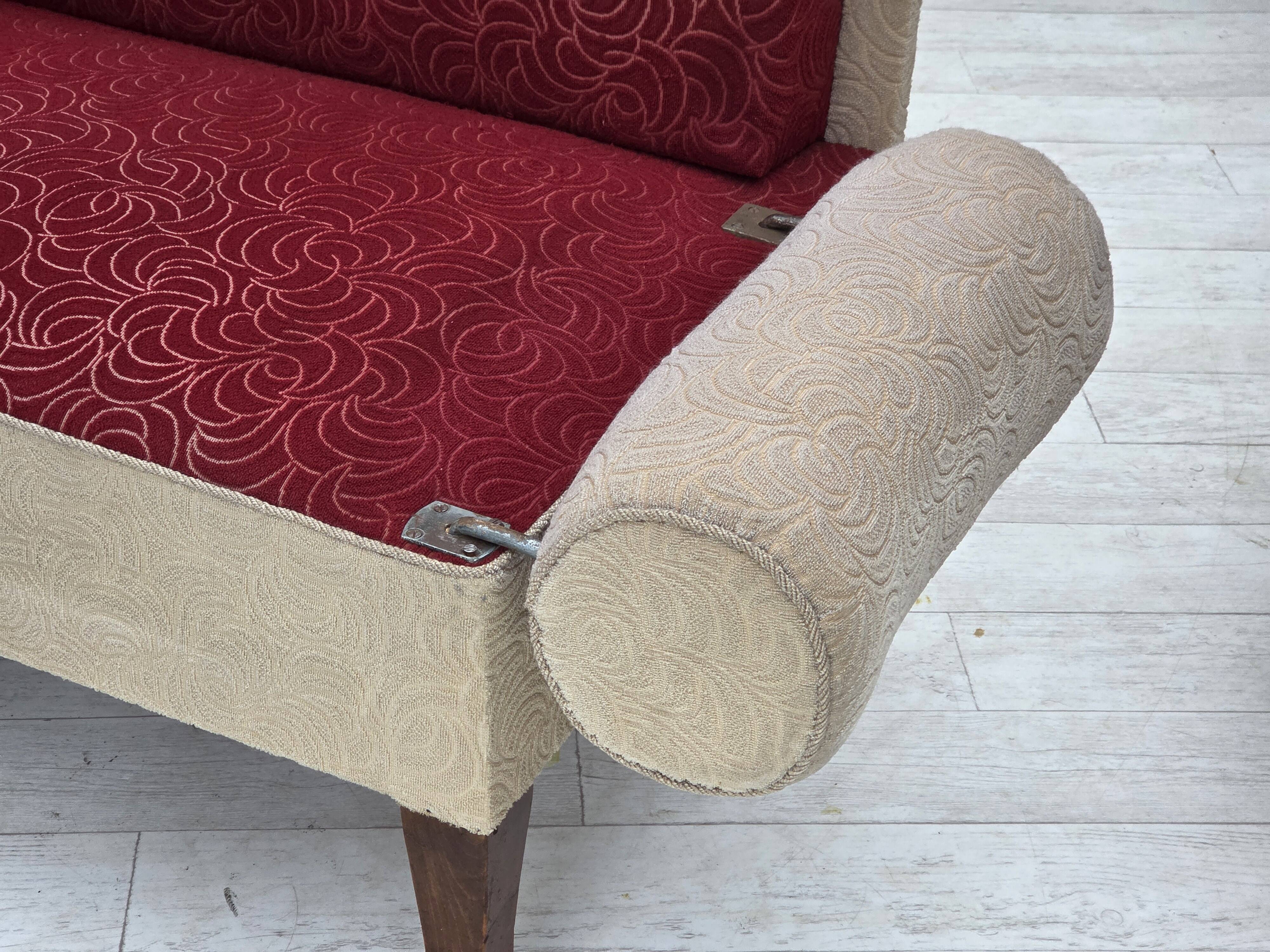 Canapé-lit danois des années 1950, laine d'ameublement rouge/beige, pieds en bois de frêne.