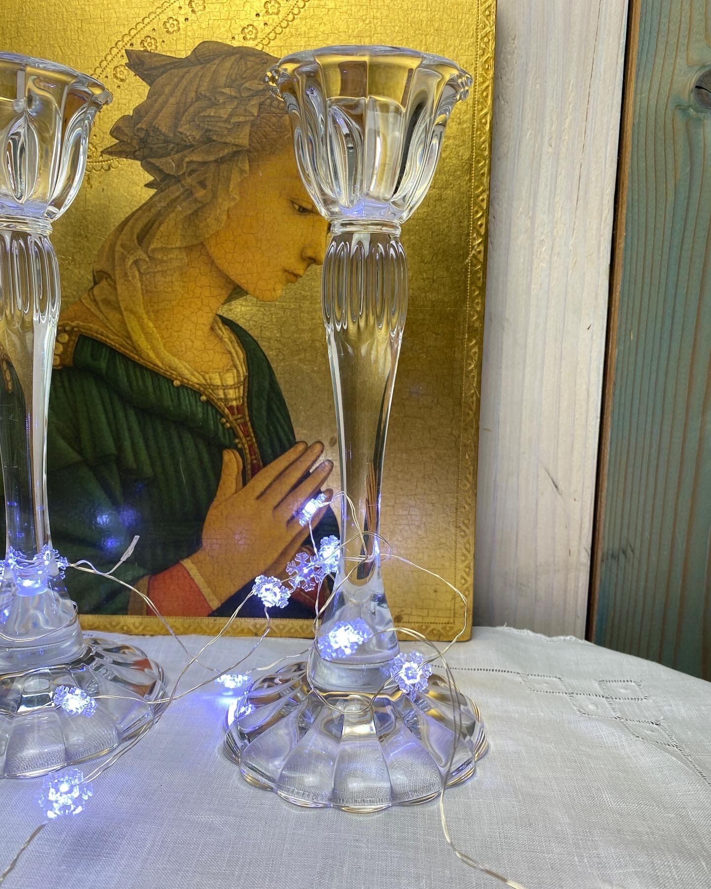 Duo de grands bougeoirs en cristal vintage