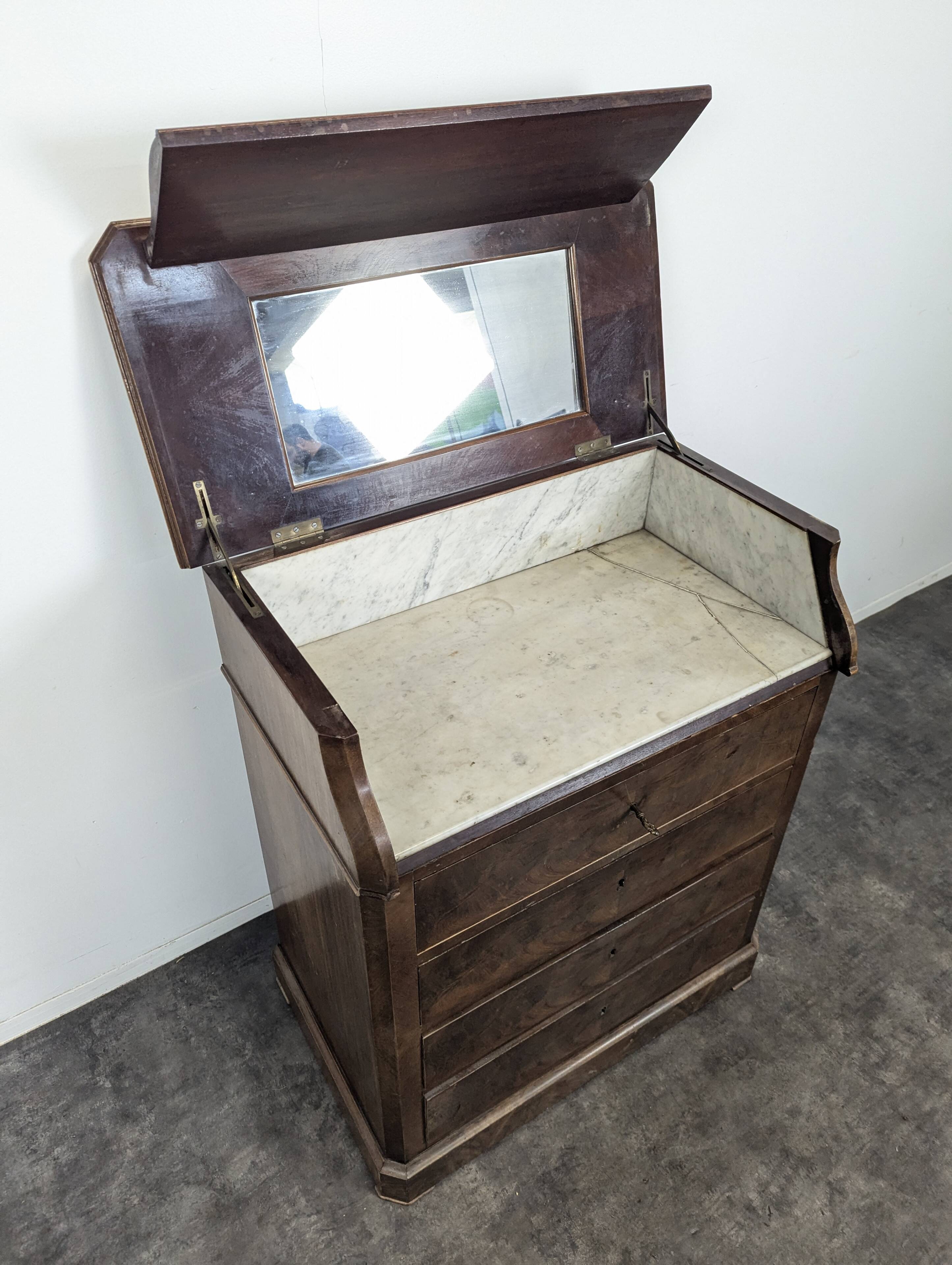 Flamed mahogany dressing table