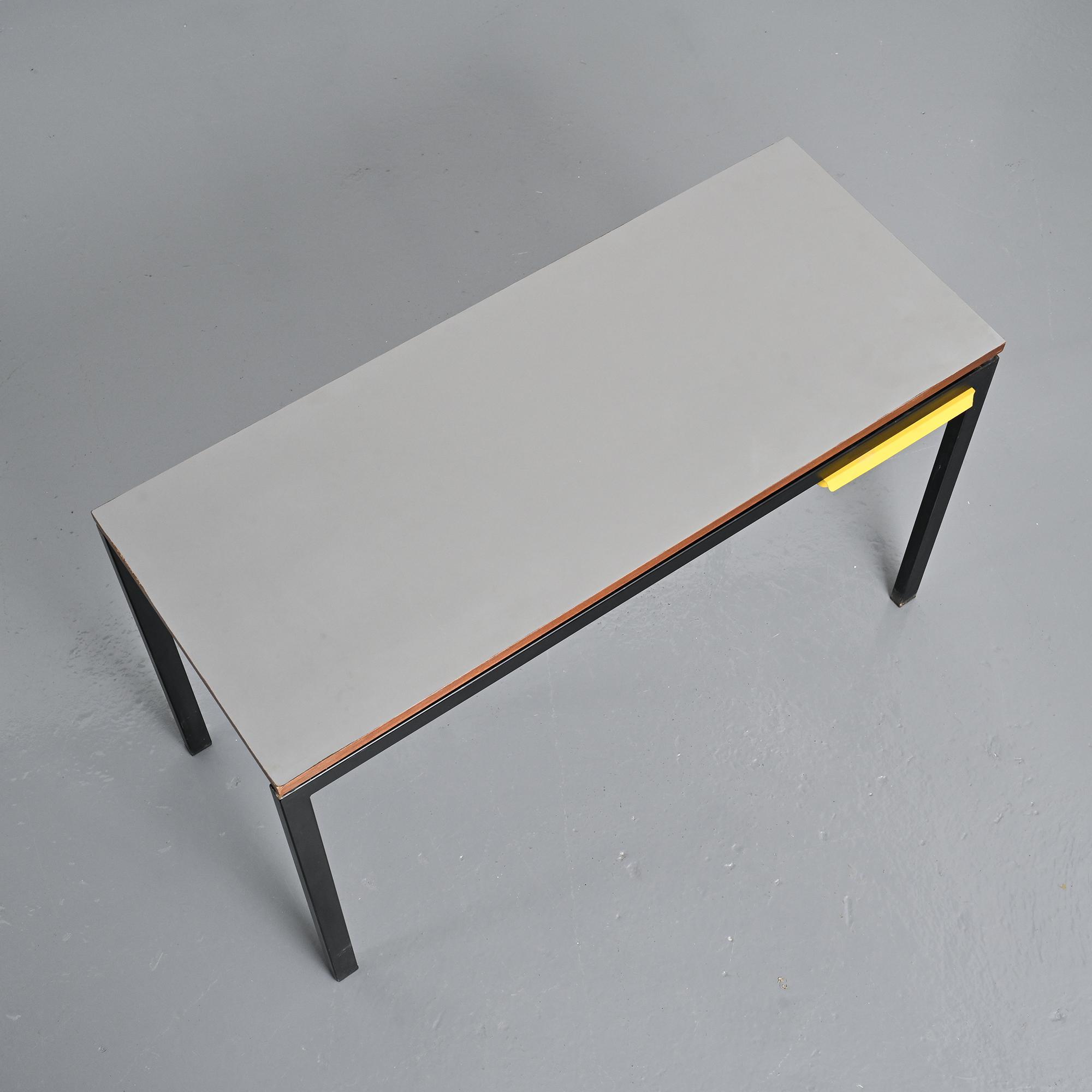 Bureau Cansado par Charlotte Perriand, circa 1962.