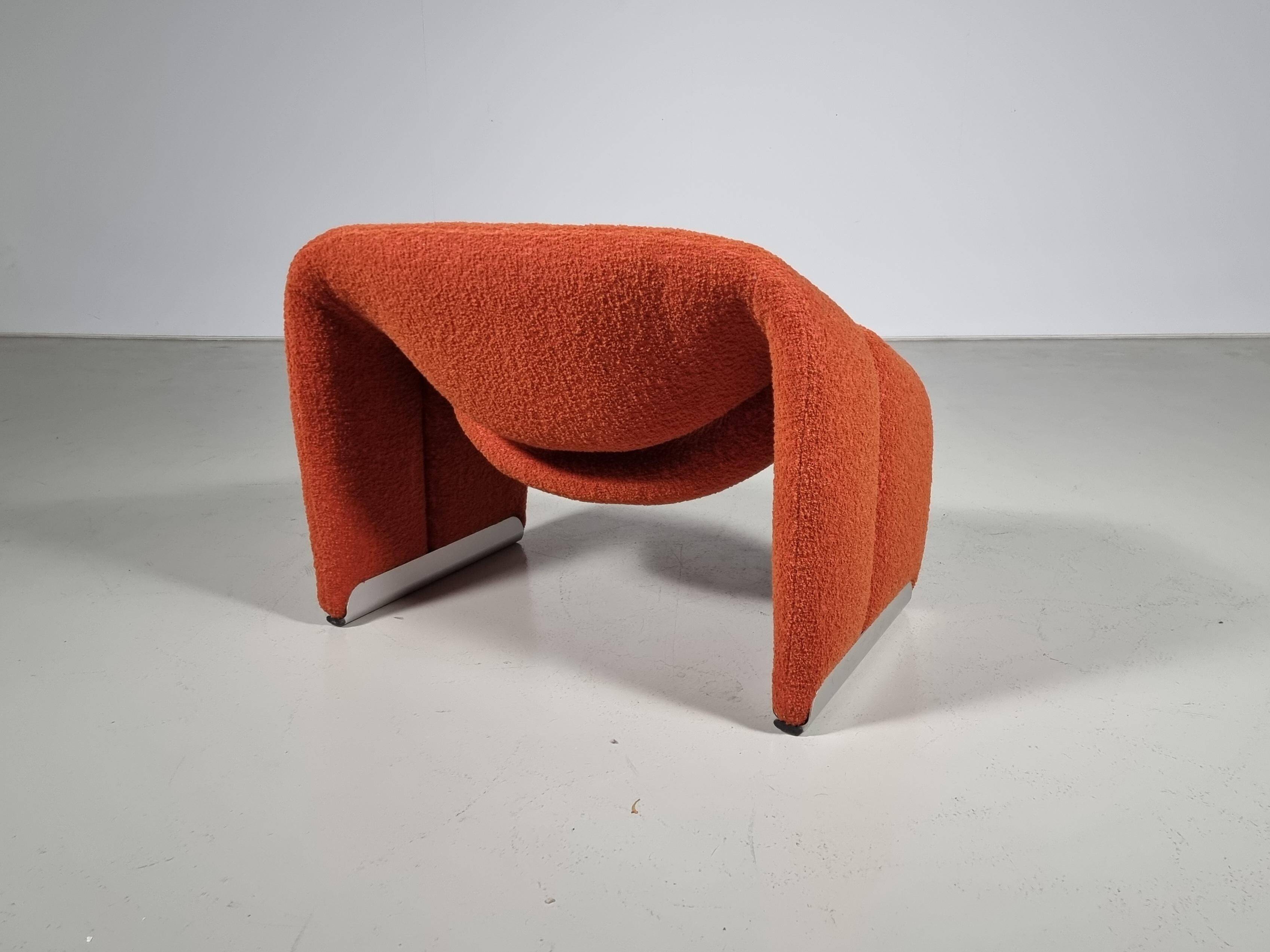 F598 Groovy 'M' chaise in orange/red bouclette by Pierre Paulin for Artifort, 1980