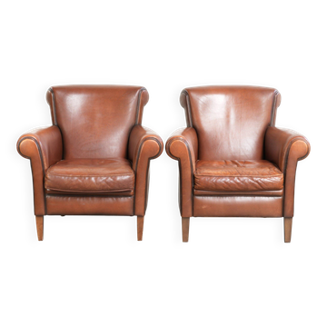 Set of 2 comfortable sheepskin armchairs with a timeless look