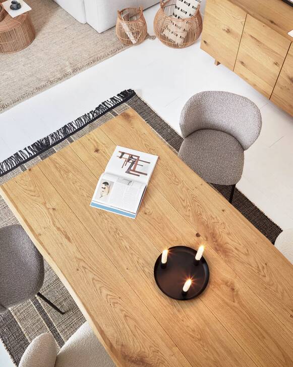 Oak table top with tempered glass legs – in perfect condition.