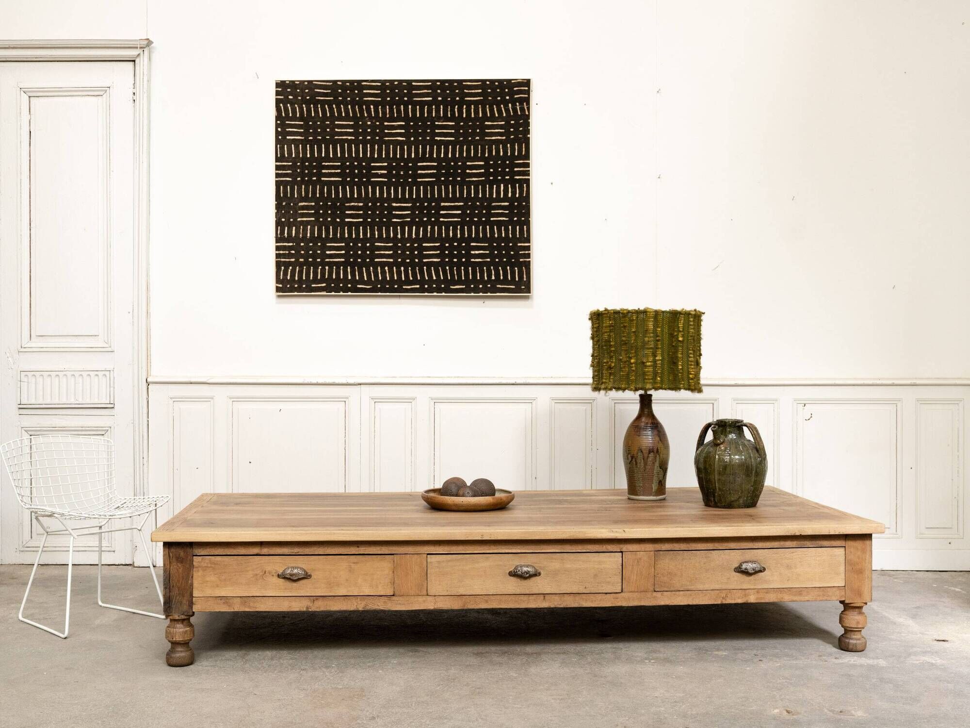 Exceptional oak coffee table, antique draper's table from the 19th century.