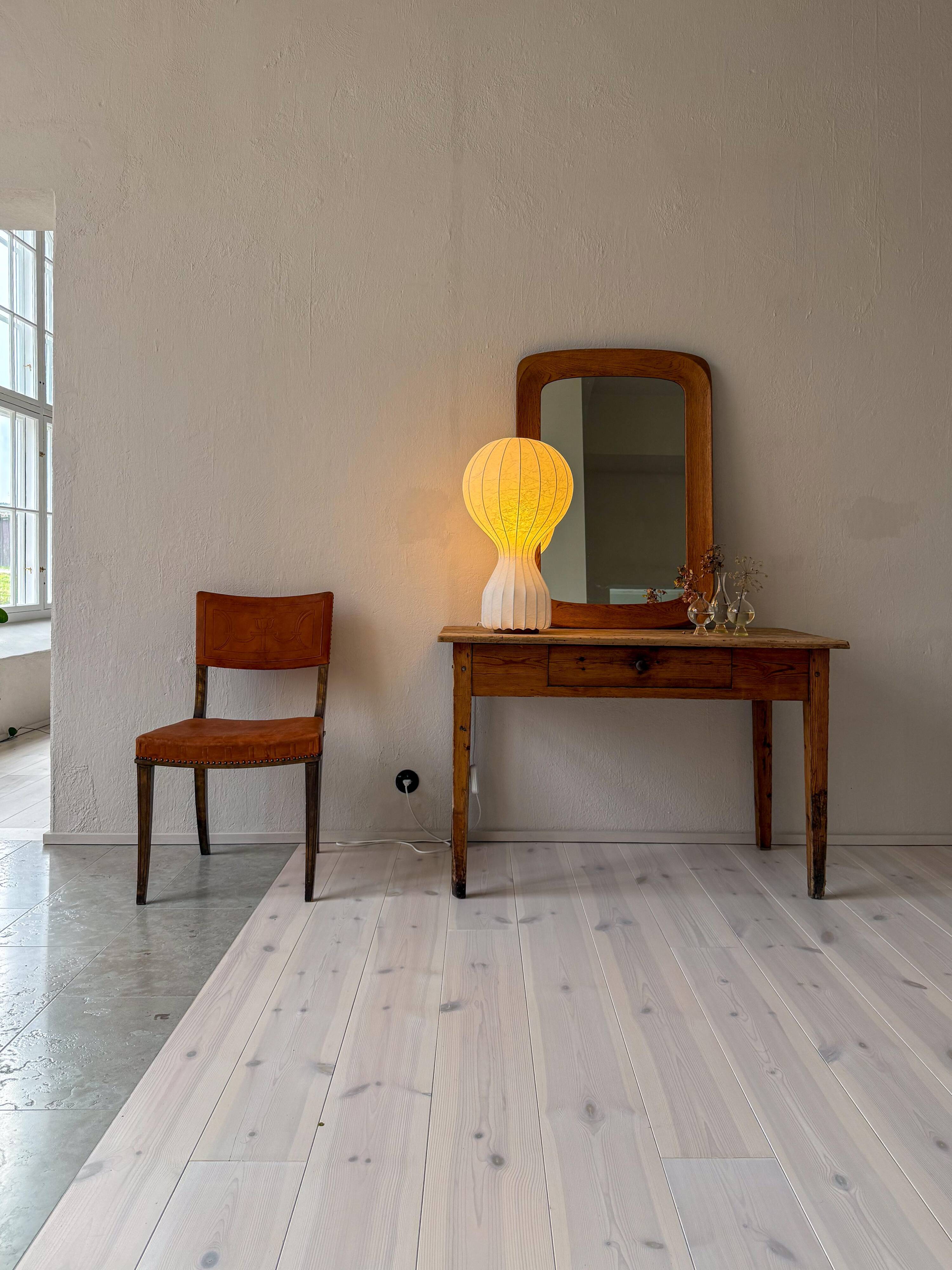 Chaise suédoise Art déco en pin et cuir Carl Bergsten 1929